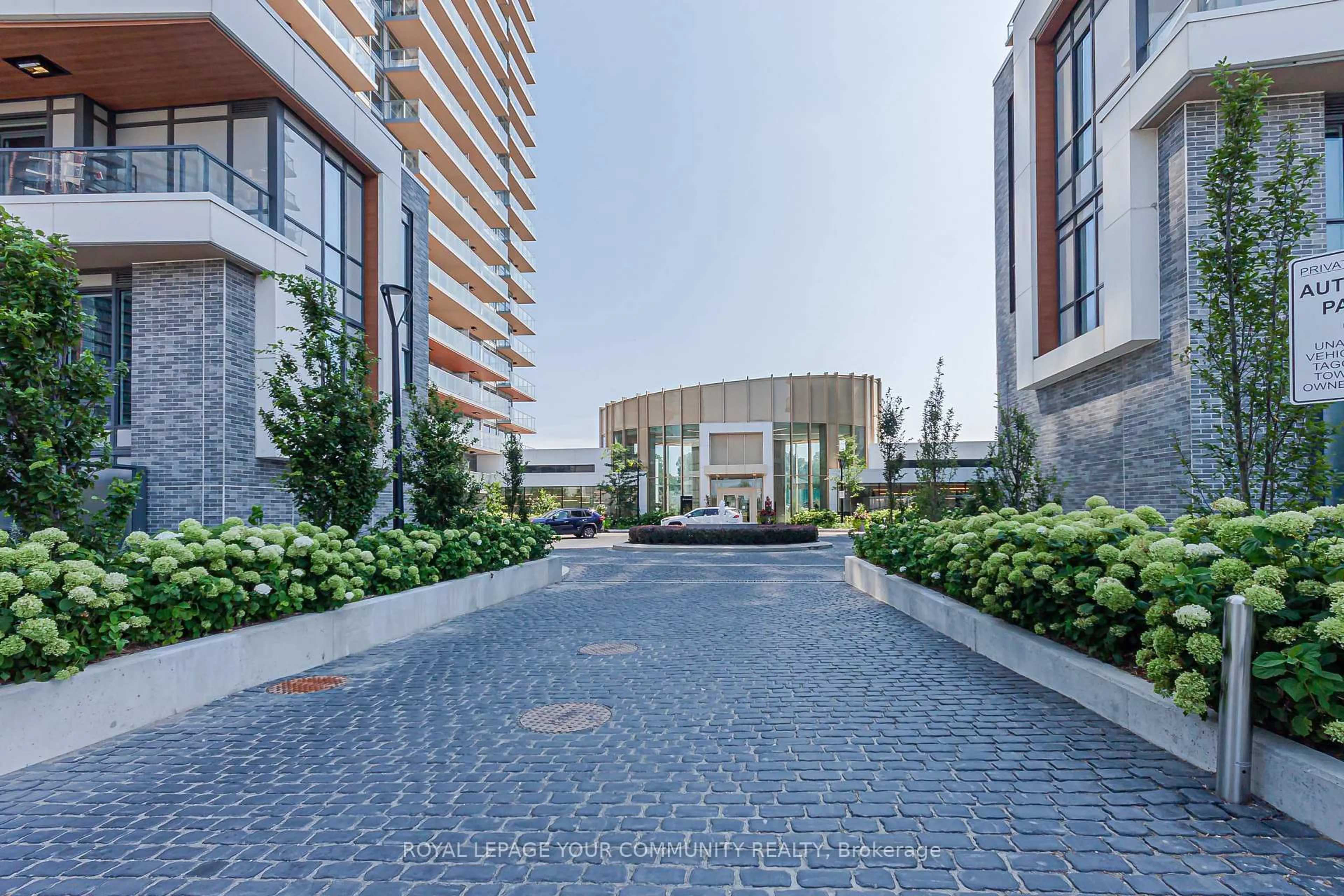 Patio, street for 27 McMahon Dr #1801, Toronto Ontario M2K 0J2