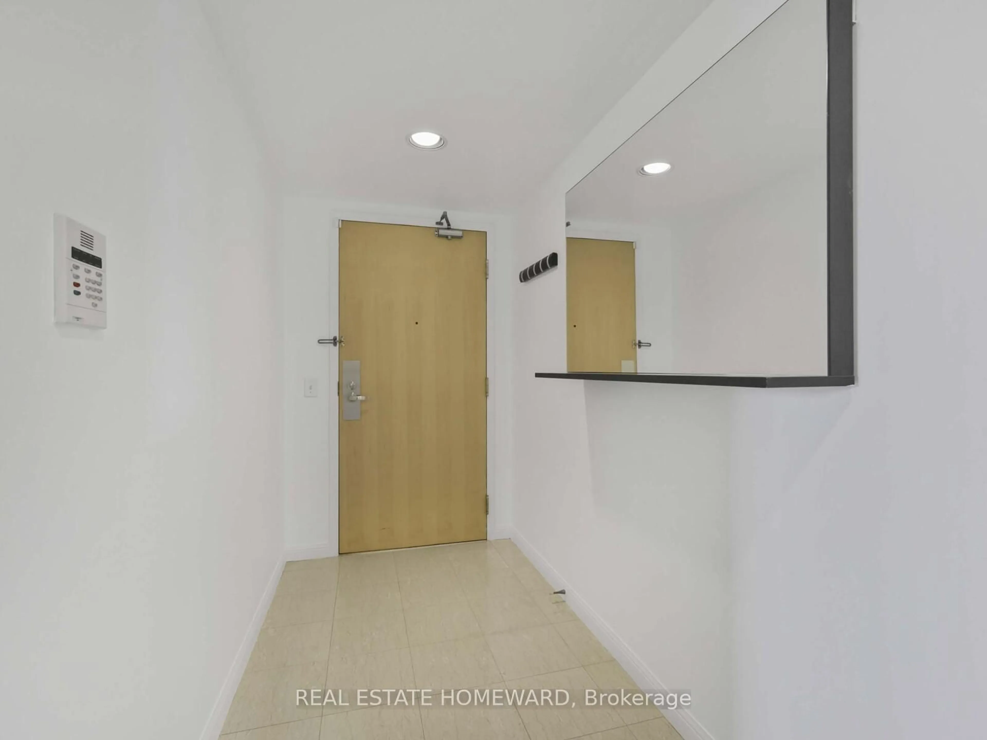 Indoor foyer for 5 Rosehill Ave #720, Toronto Ontario M4T 3A6
