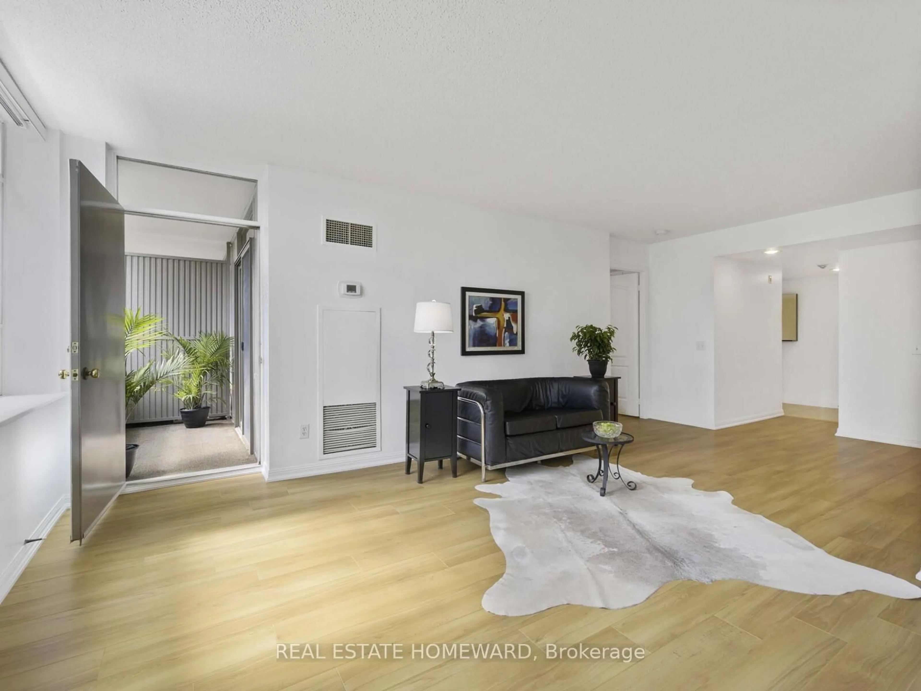 Unknown for 5 Rosehill Ave #720, Toronto Ontario M4T 3A6