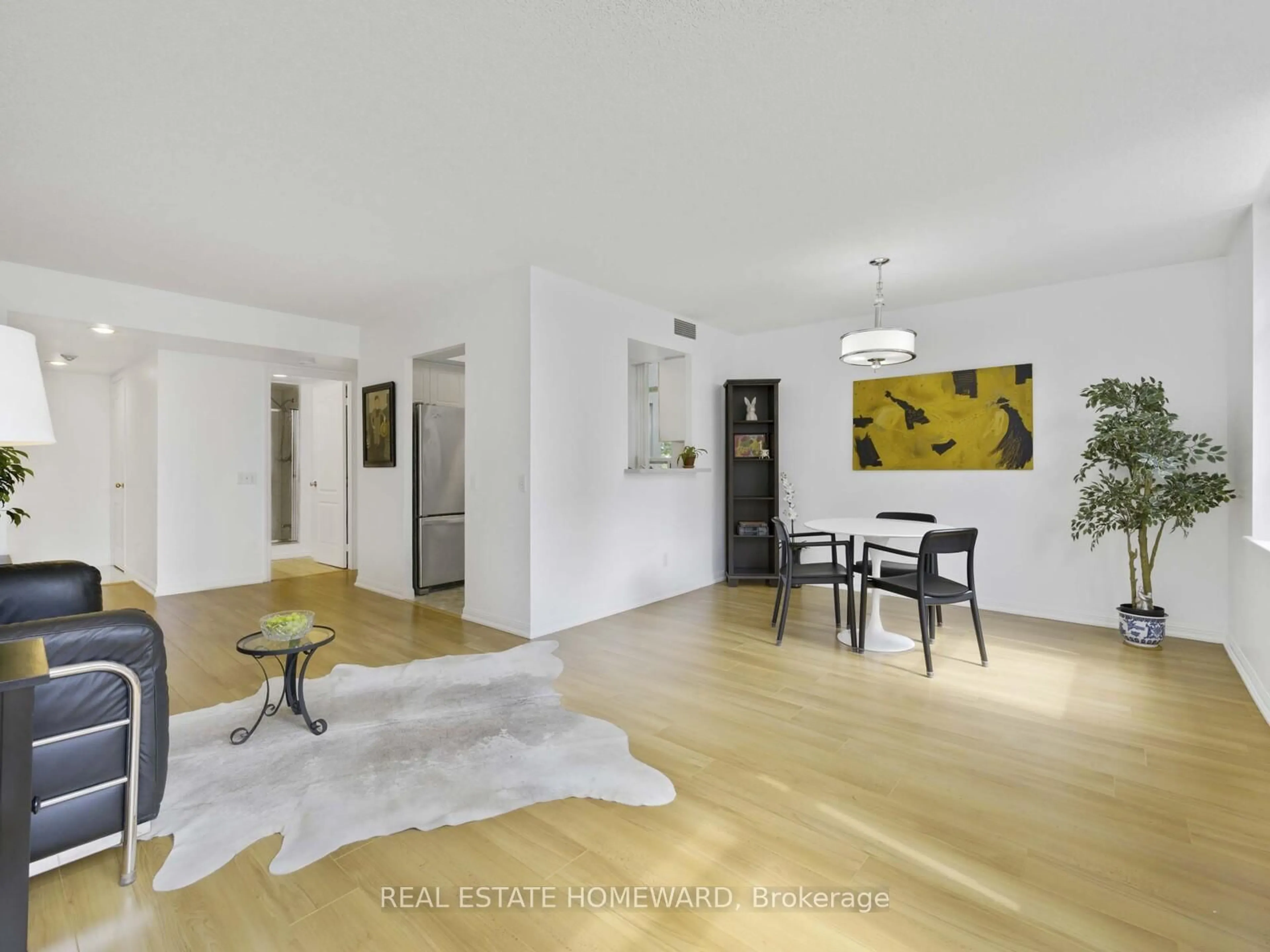 Living room with furniture, unknown for 5 Rosehill Ave #720, Toronto Ontario M4T 3A6