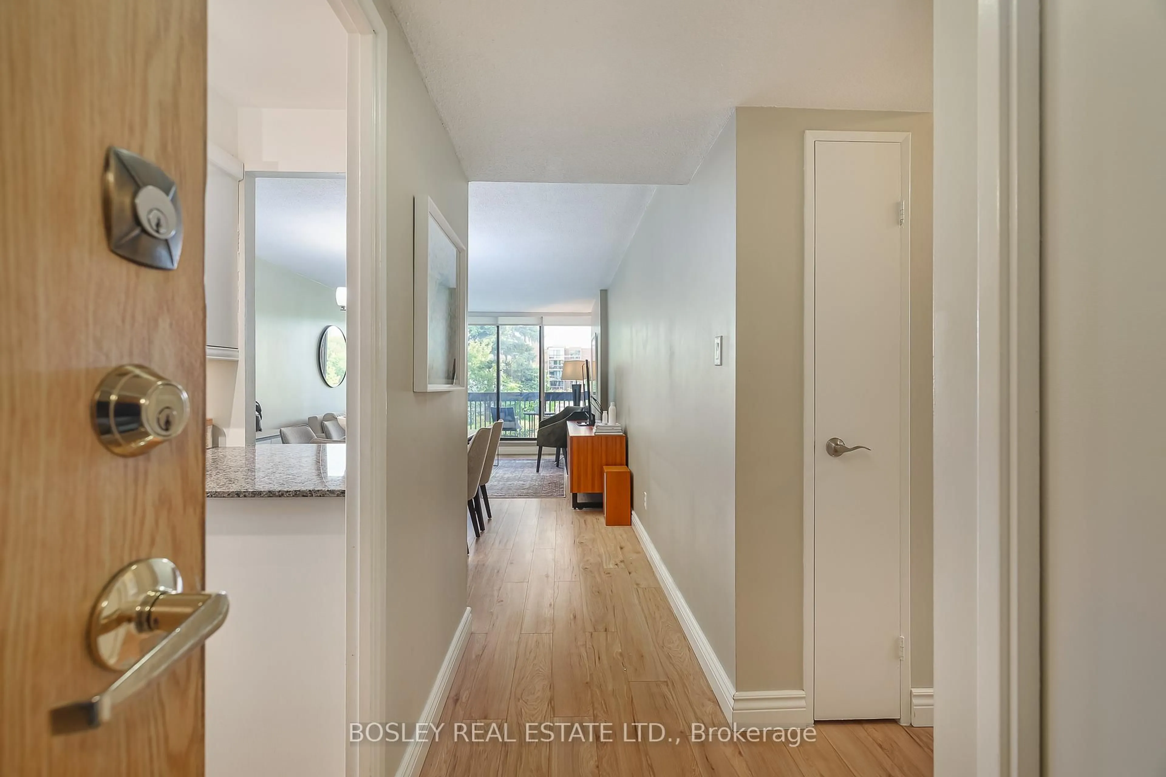 Indoor entryway for 30 Fashion Roseway #201, Toronto Ontario M2N 6B4