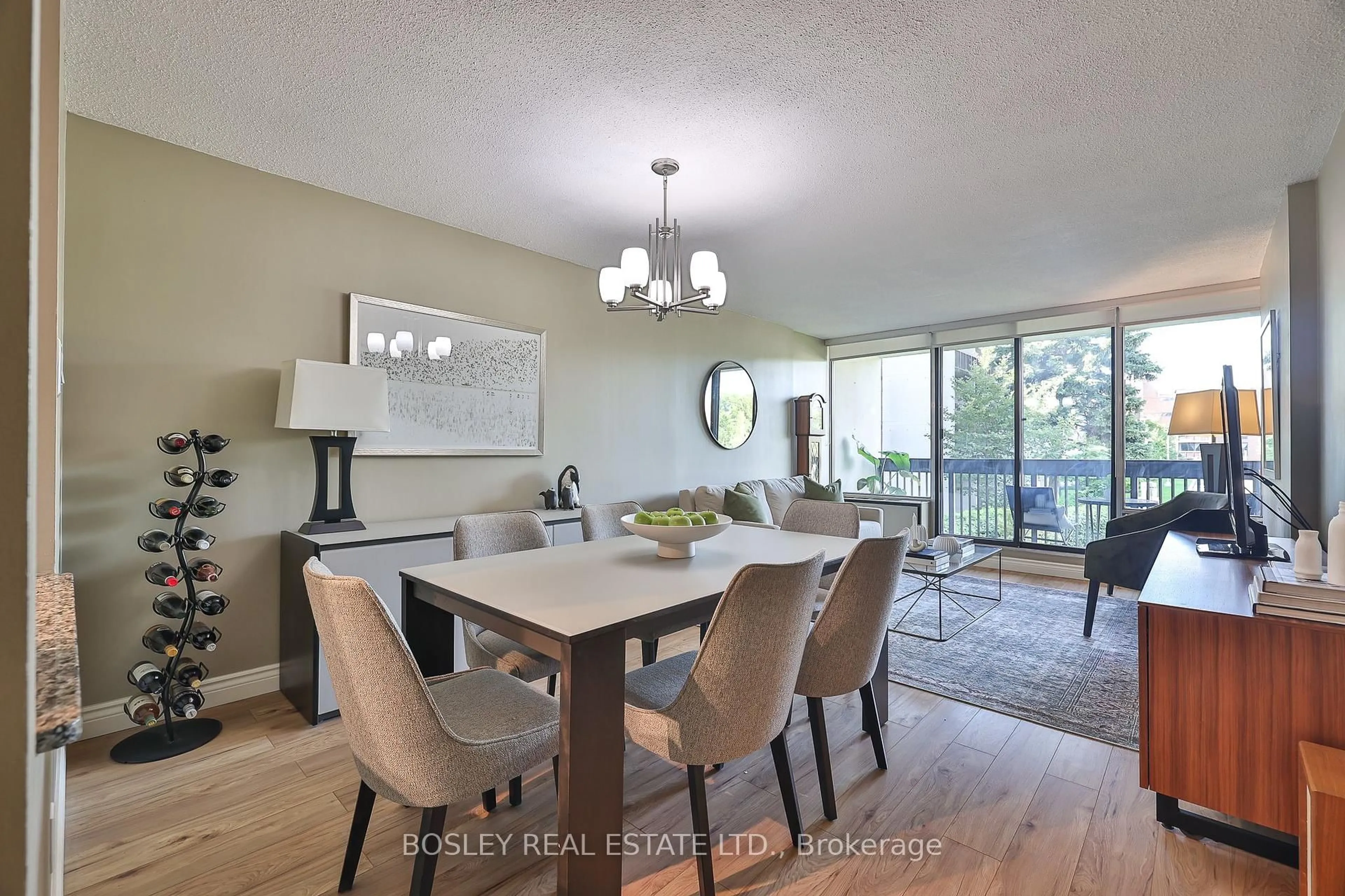 Dining room, wood/laminate floor for 30 Fashion Roseway #201, Toronto Ontario M2N 6B4