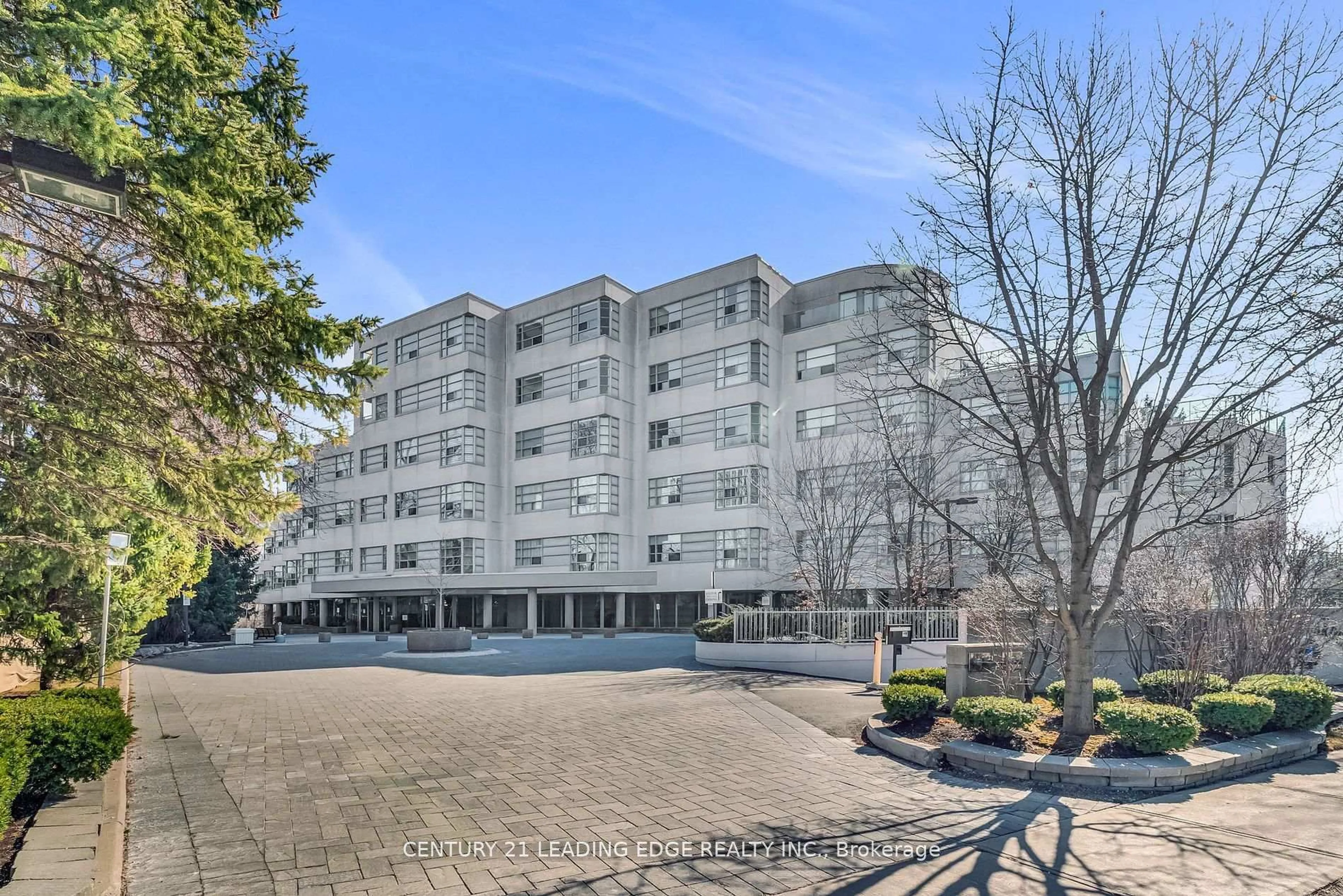 Patio, building for 1 Watergarden Way #208, Toronto Ontario M2K 2Z7