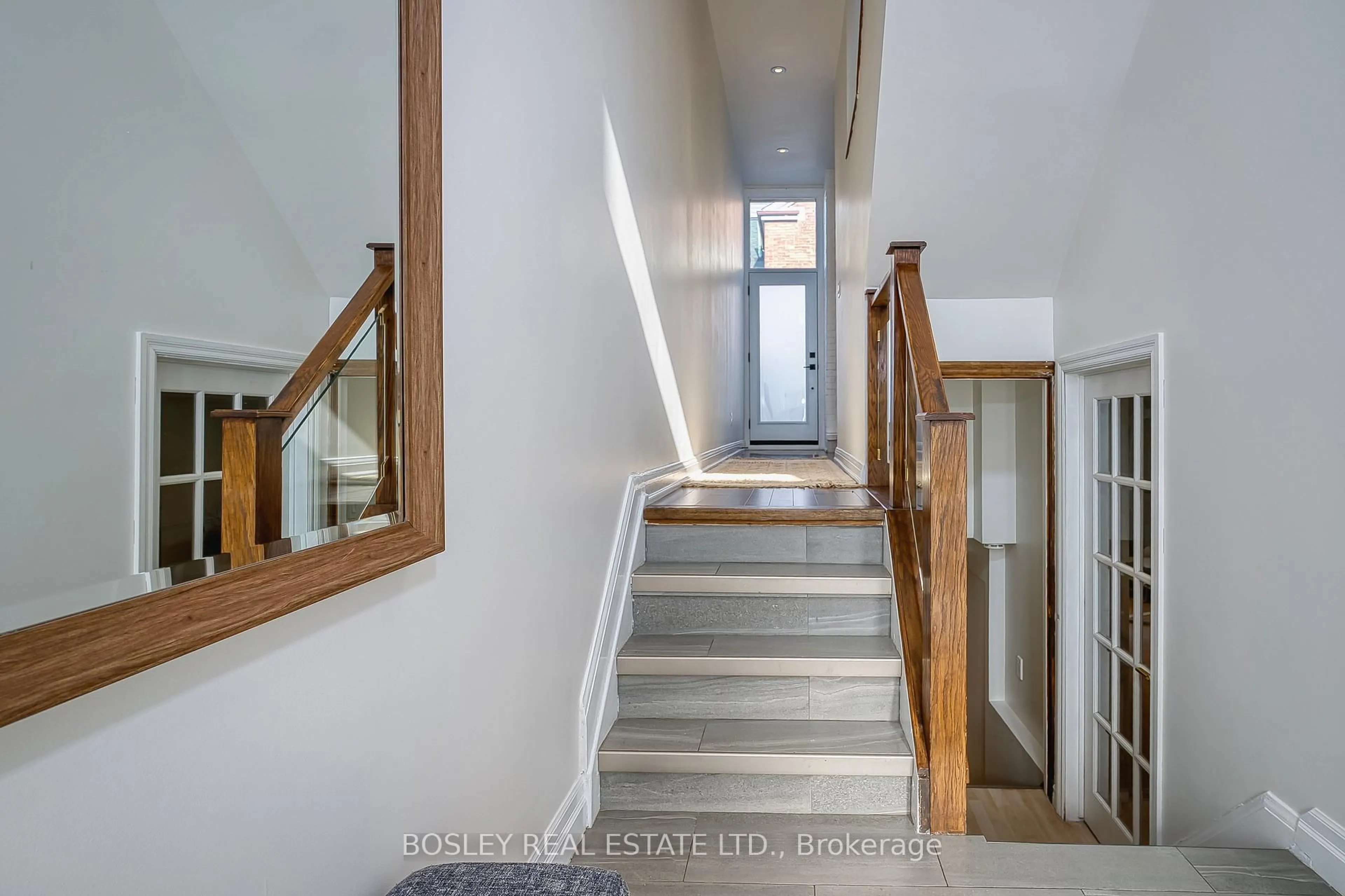 Stairs for 81 Beaconsfield Ave, Toronto Ontario M6J 3J3