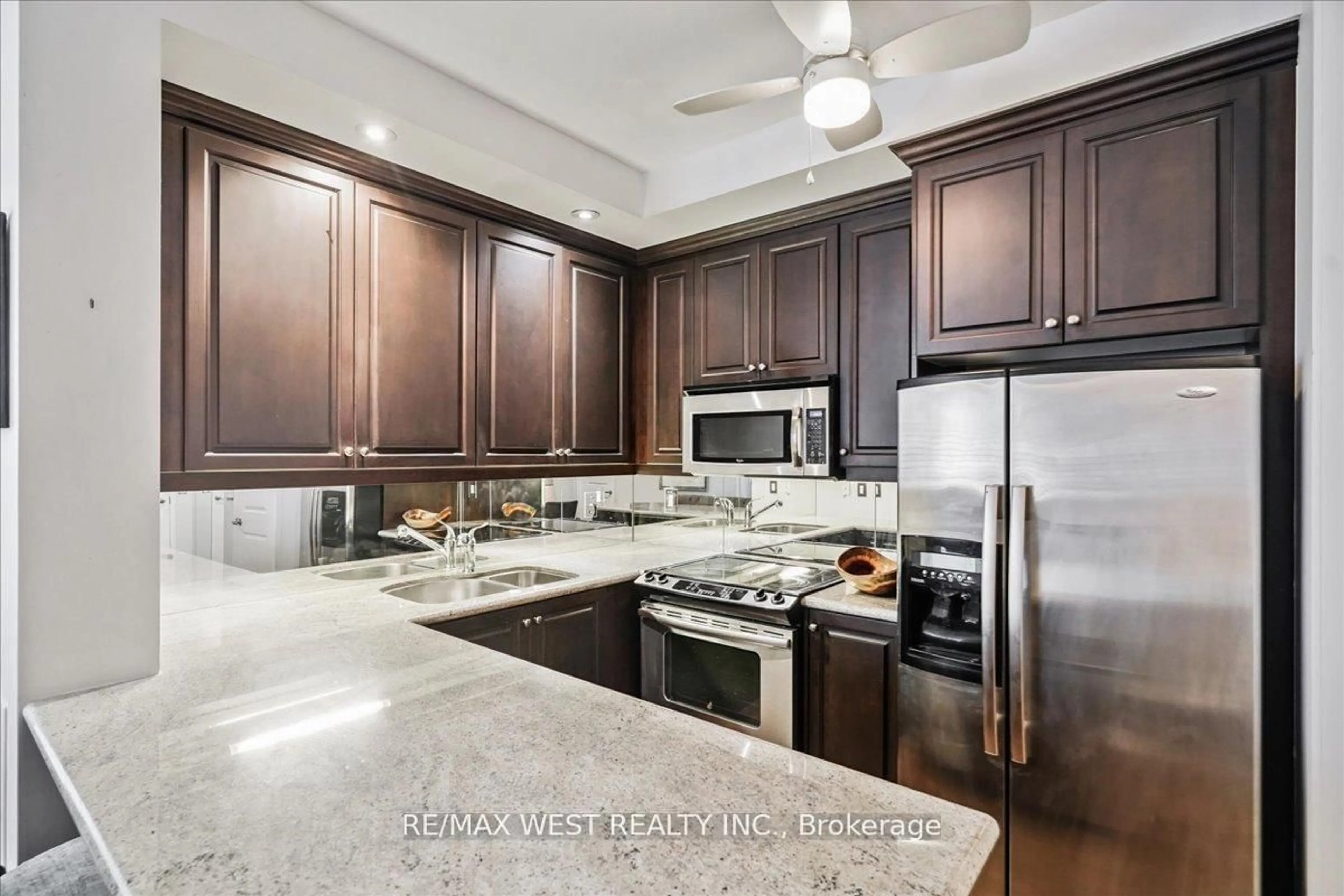 Open concept kitchen, ceramic/tile floor for 628 Fleet St #324, Toronto Ontario M5V 1A8