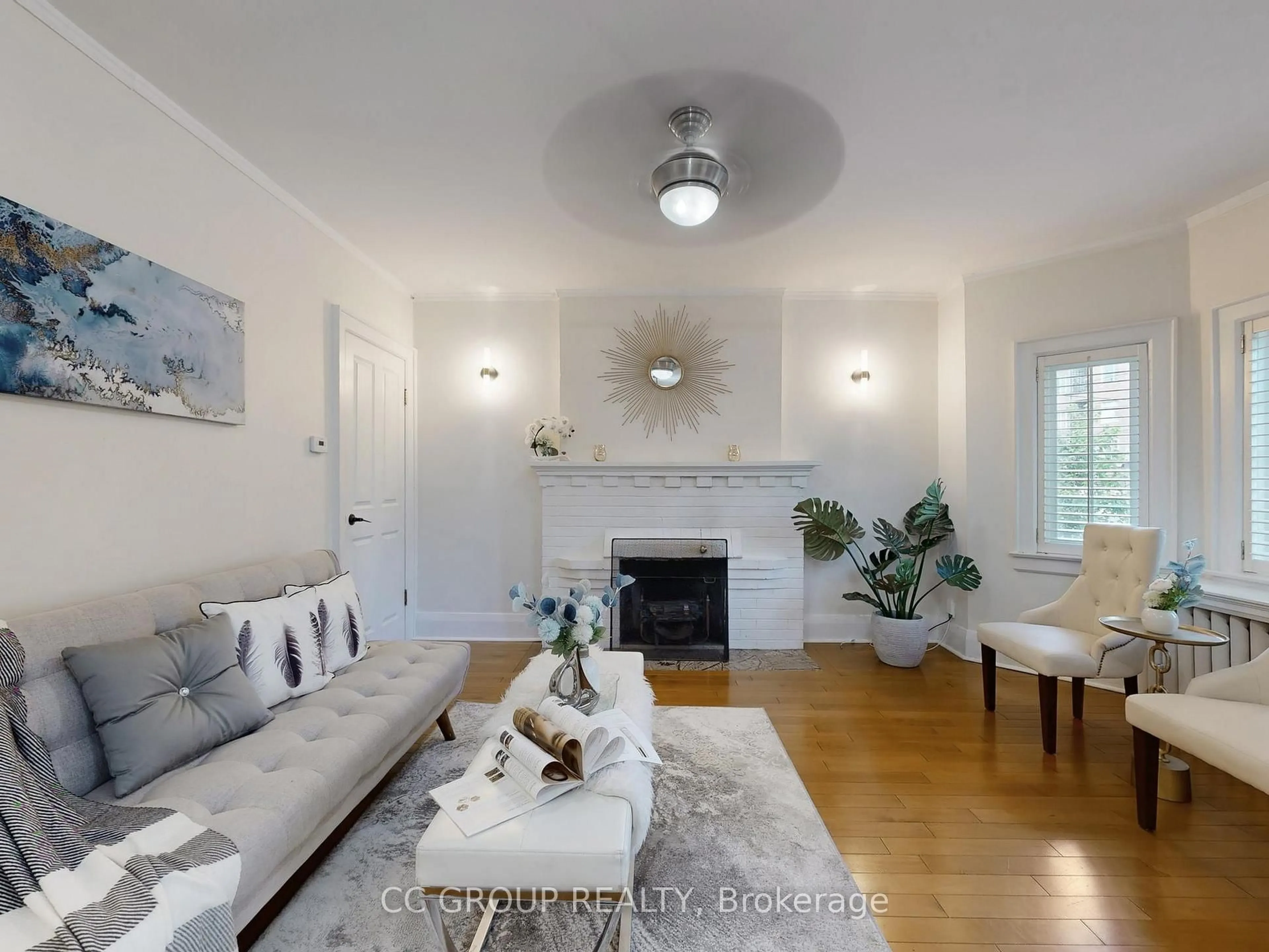 Living room with furniture, unknown for 162 St Clair Ave, Toronto Ontario M4T 1N8