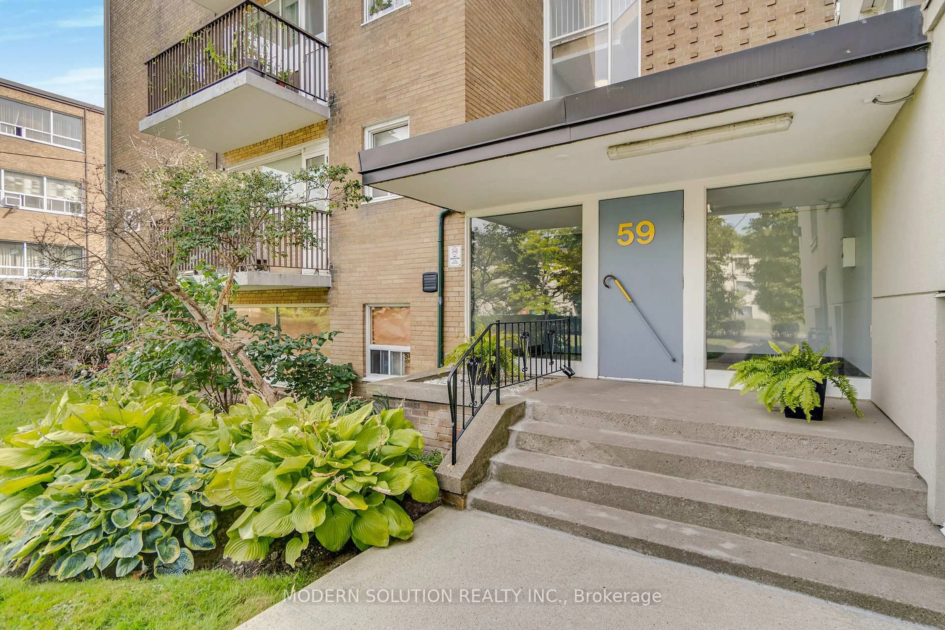 Indoor entryway for 59 Neptune Dr #104, Toronto Ontario M6A 1X2