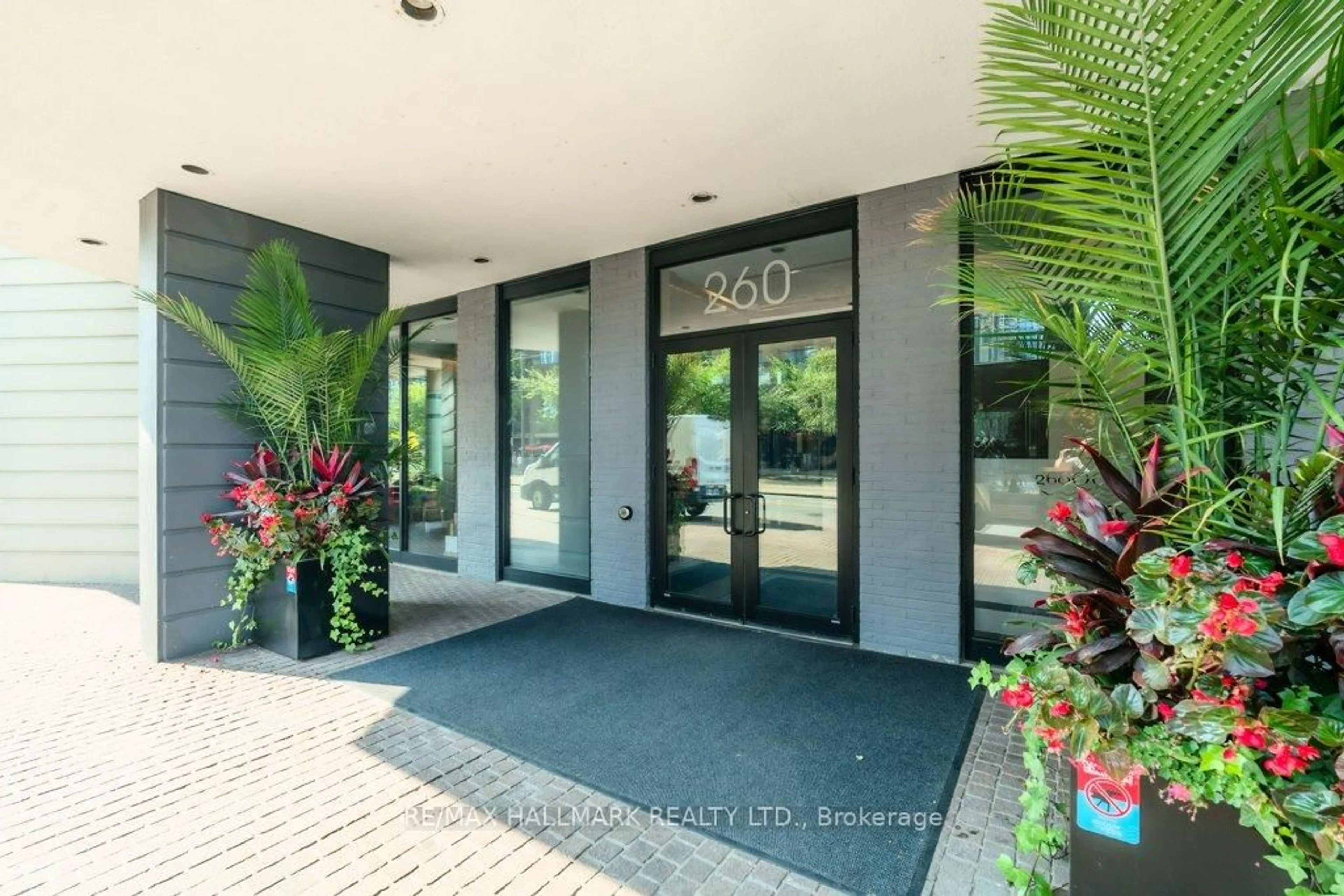 Indoor foyer for 260 Queens Quay #1501, Toronto Ontario M5J 2N3