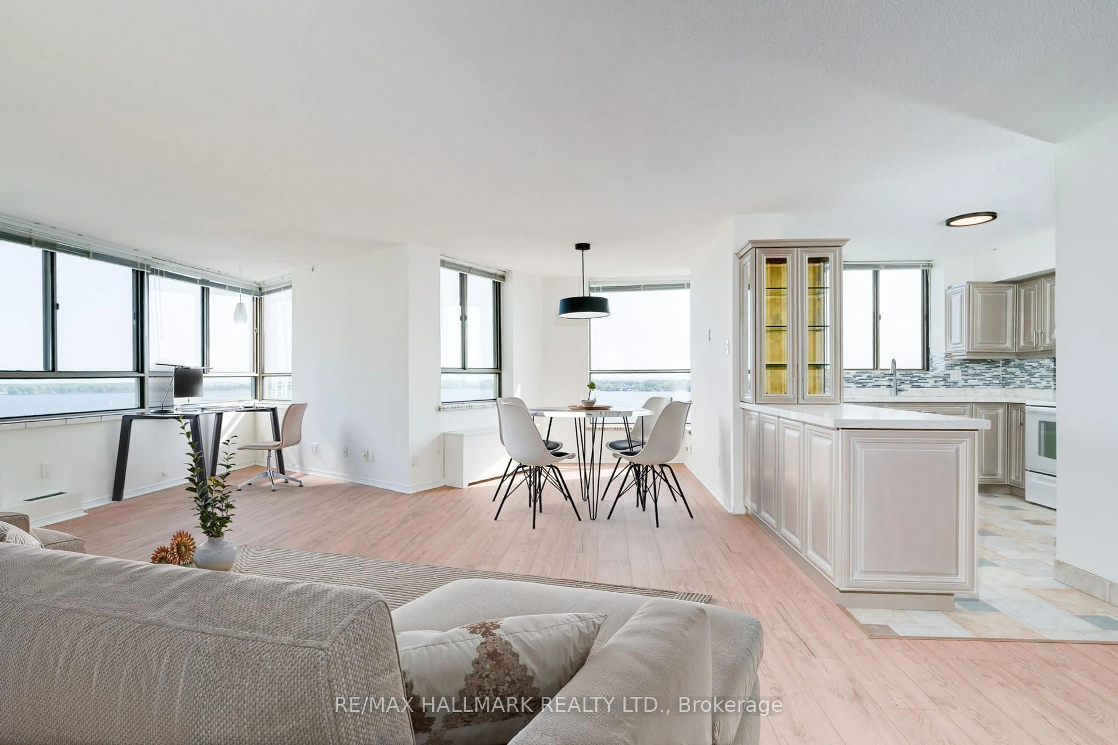 Unknown for 260 Queens Quay #1501, Toronto Ontario M5J 2N3