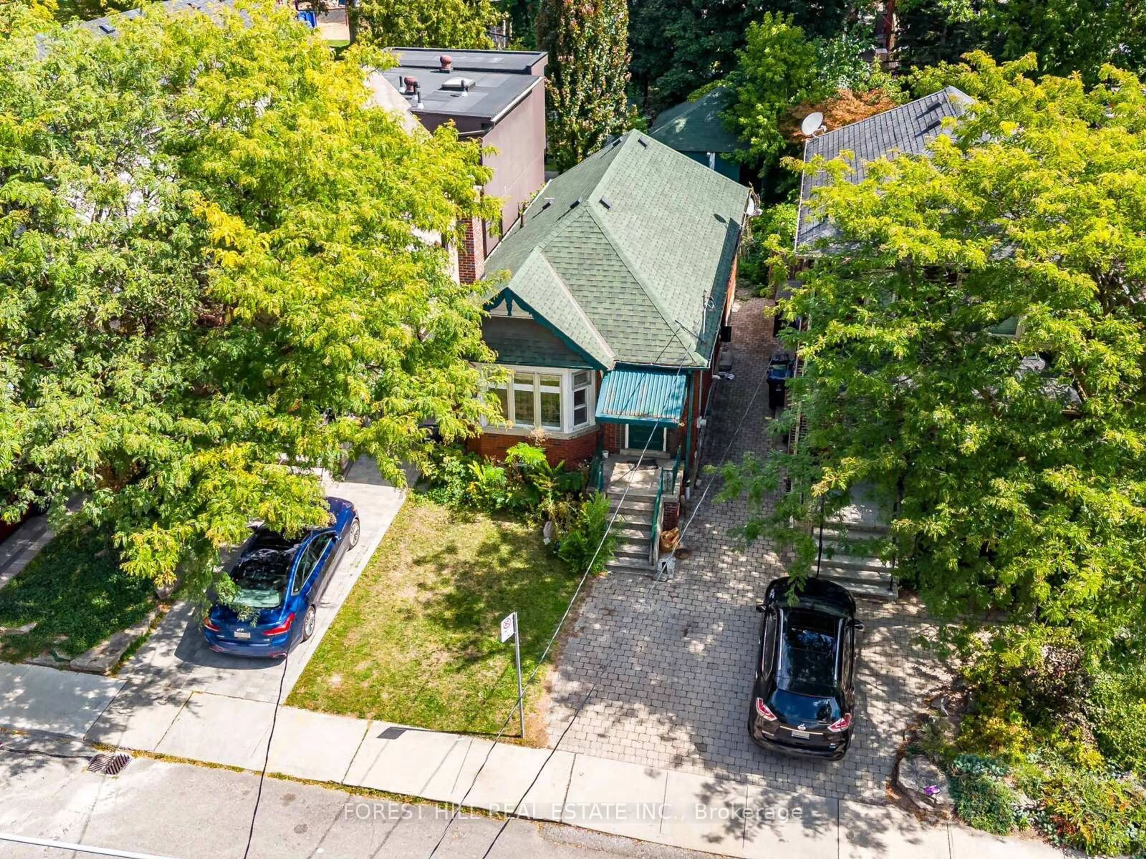 A pic from outside/outdoor area/front of a property/back of a property/a pic from drone, street for 149 Everden Rd, Toronto Ontario M6C 3L1