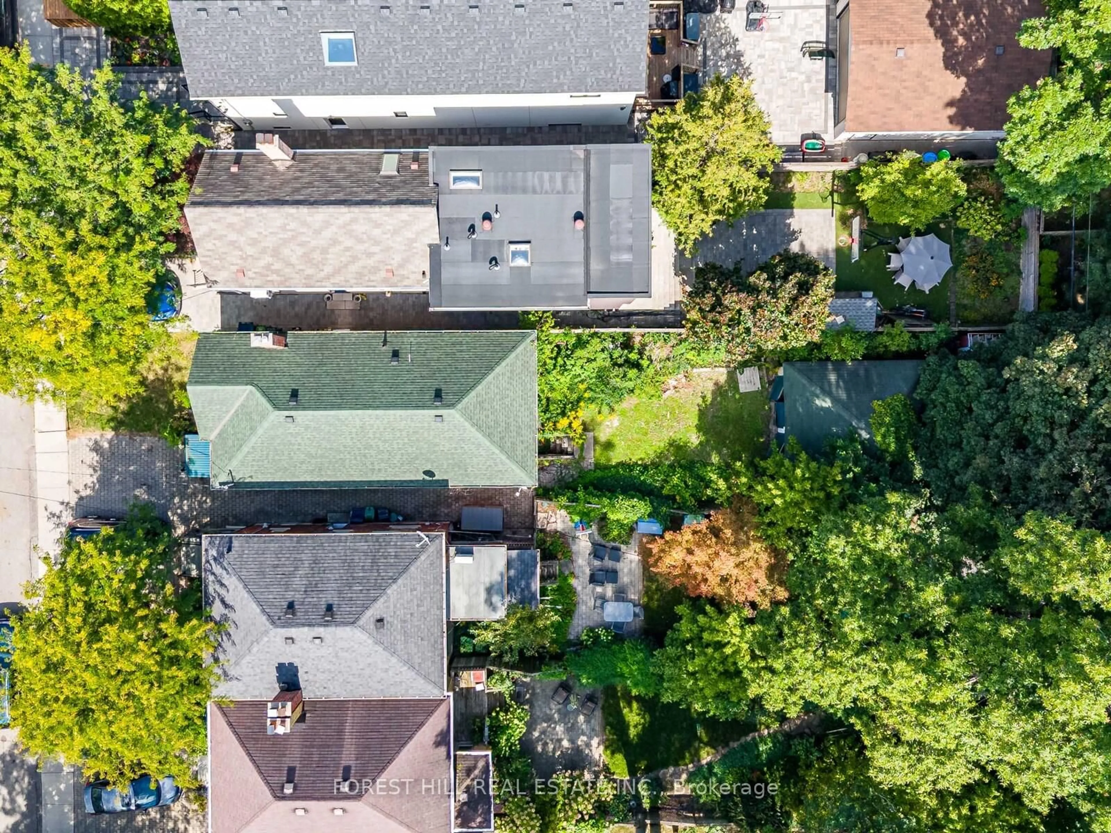 A pic from outside/outdoor area/front of a property/back of a property/a pic from drone, street for 149 Everden Rd, Toronto Ontario M6C 3L1