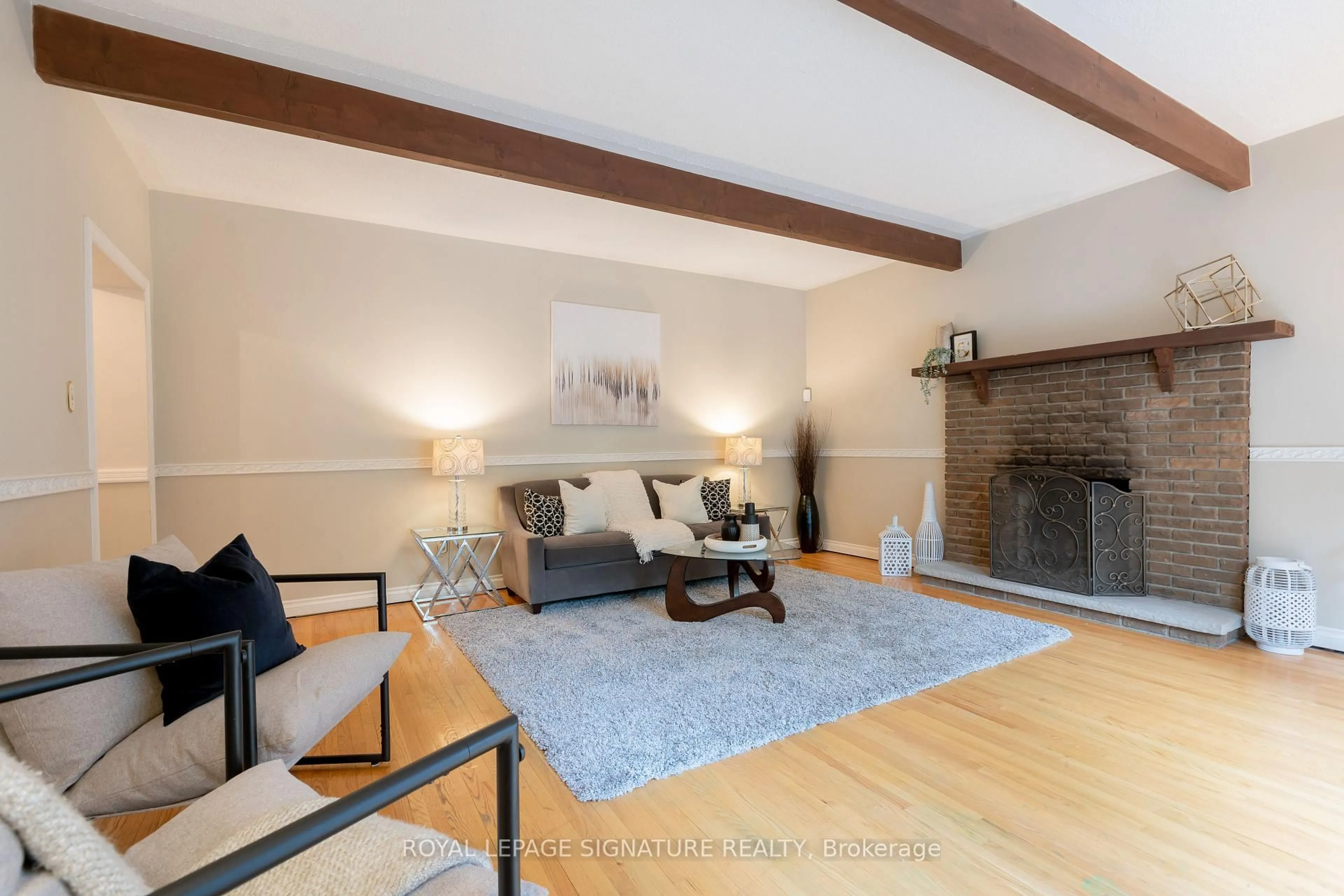 Living room with furniture, unknown for 7 Willowood Crt, Toronto Ontario M2J 2M2