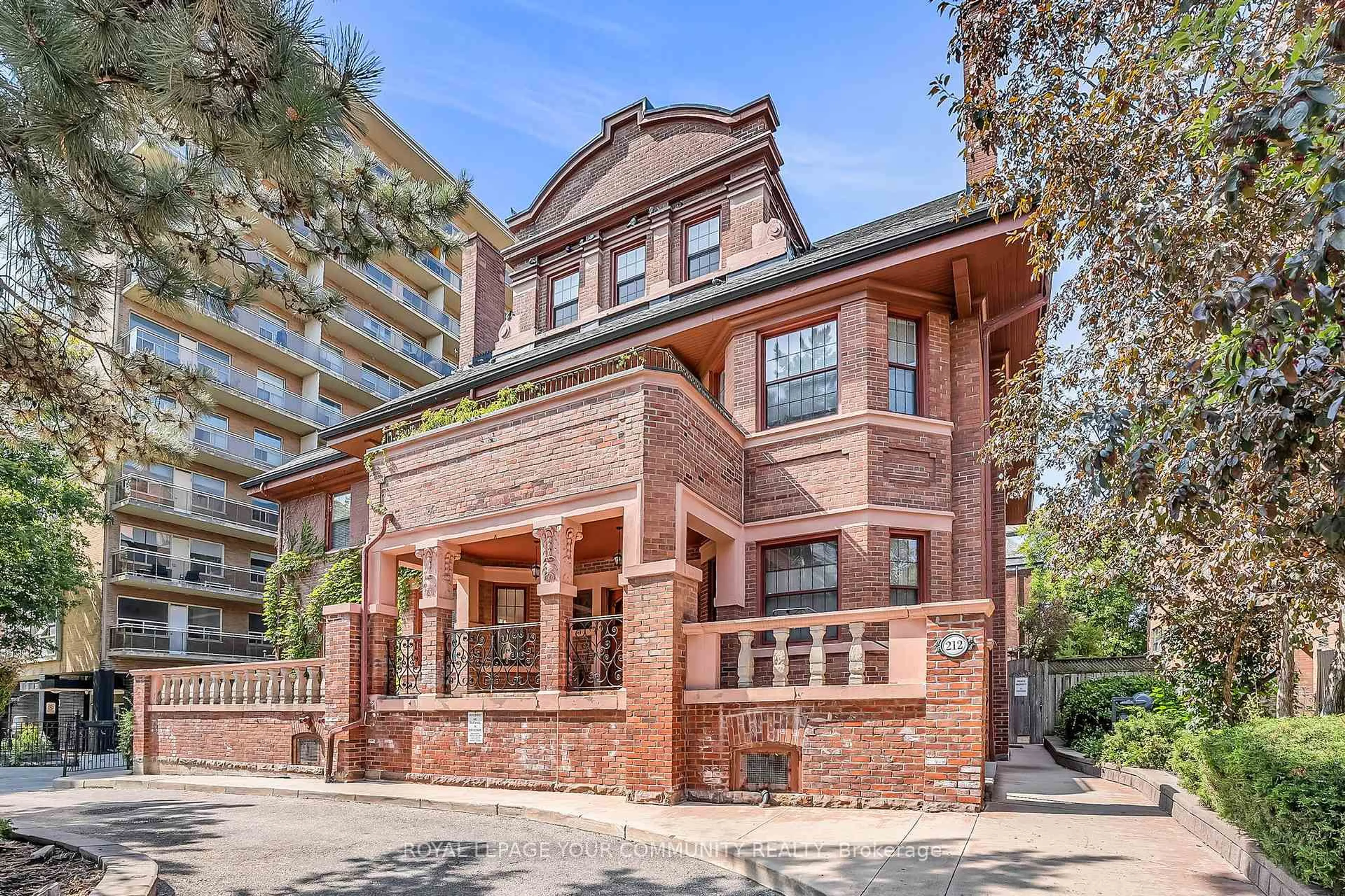 Home with brick exterior material, building for 212 St George St #503, Toronto Ontario M5R 2N5