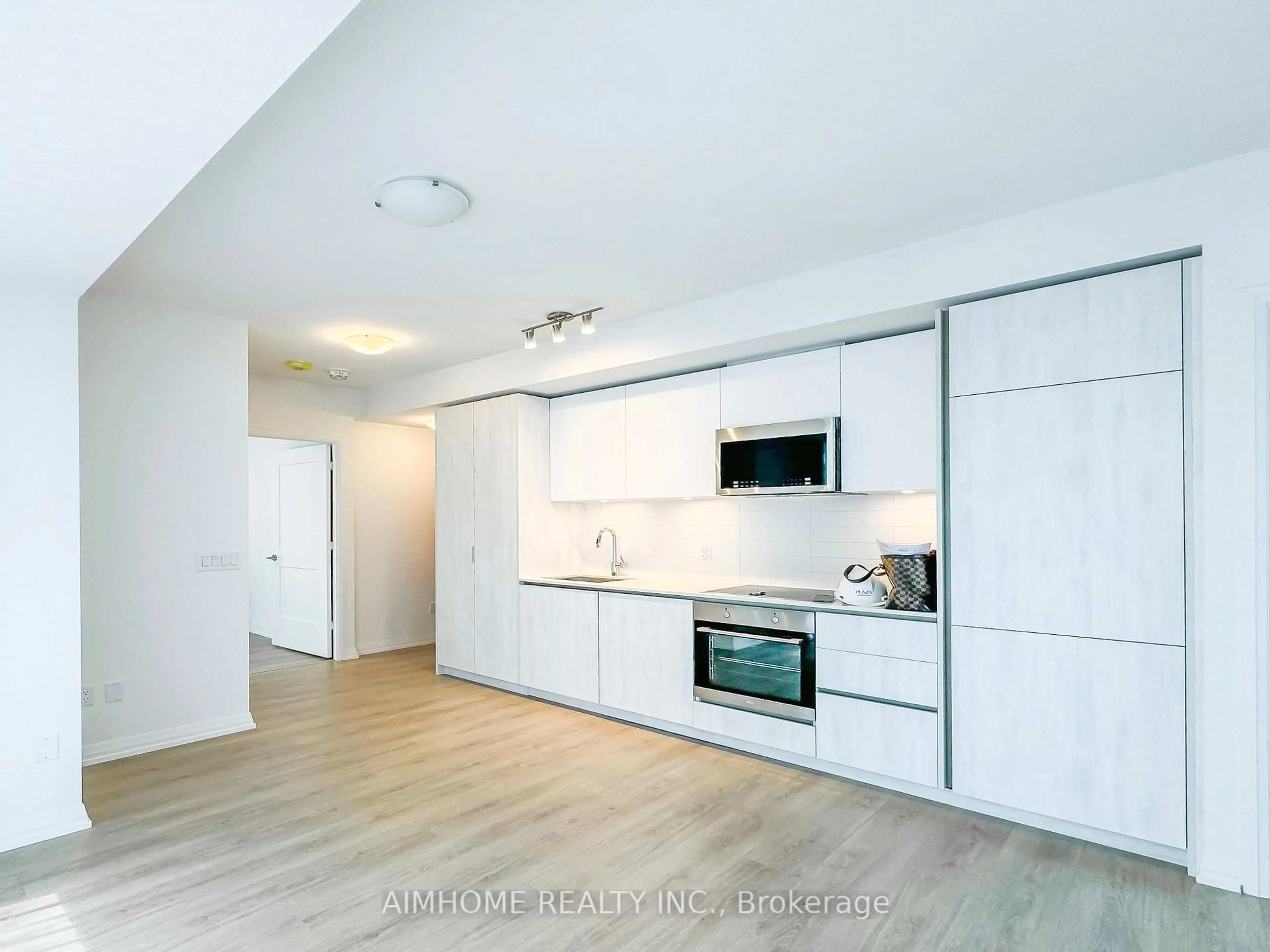Open concept kitchen, unknown for 8 Widmer St #3503, Toronto Ontario M5V 0W6
