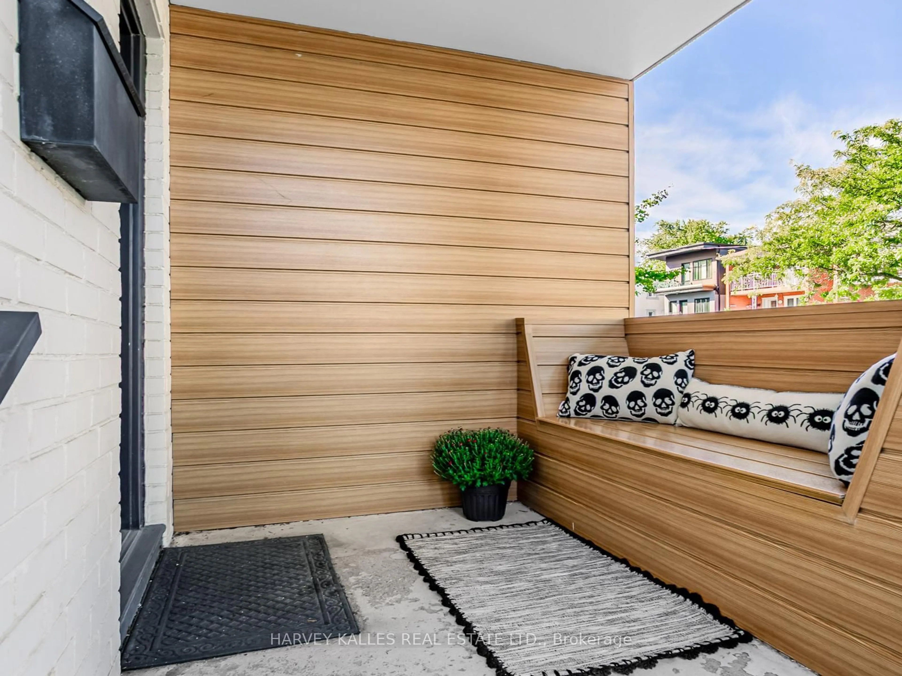 Indoor entryway for 365 Atlas Ave, Toronto Ontario M6C 3P8