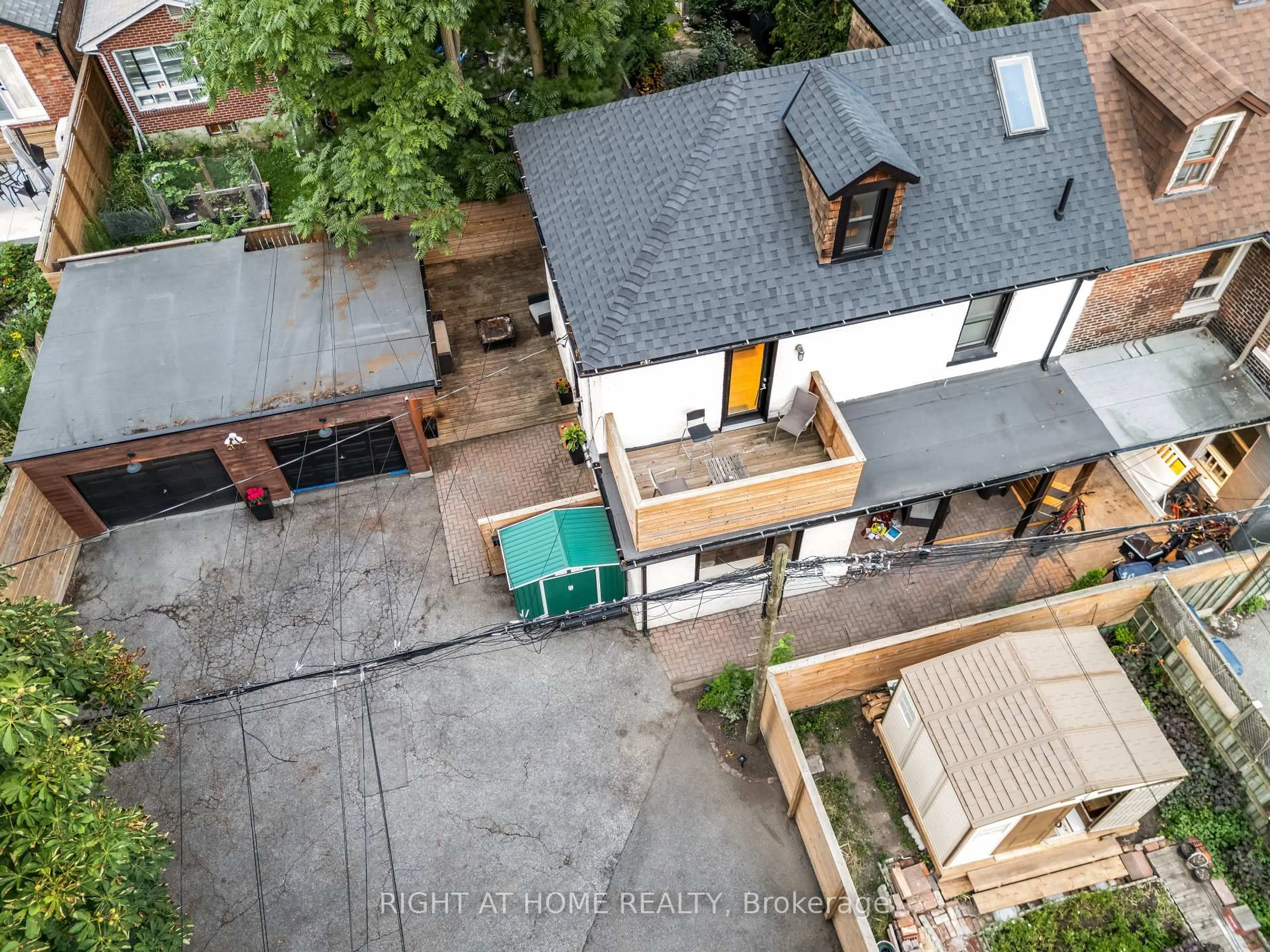 A pic from outside/outdoor area/front of a property/back of a property/a pic from drone, street for 377 Lansdowne Ave, Toronto Ontario M6H 3Y2