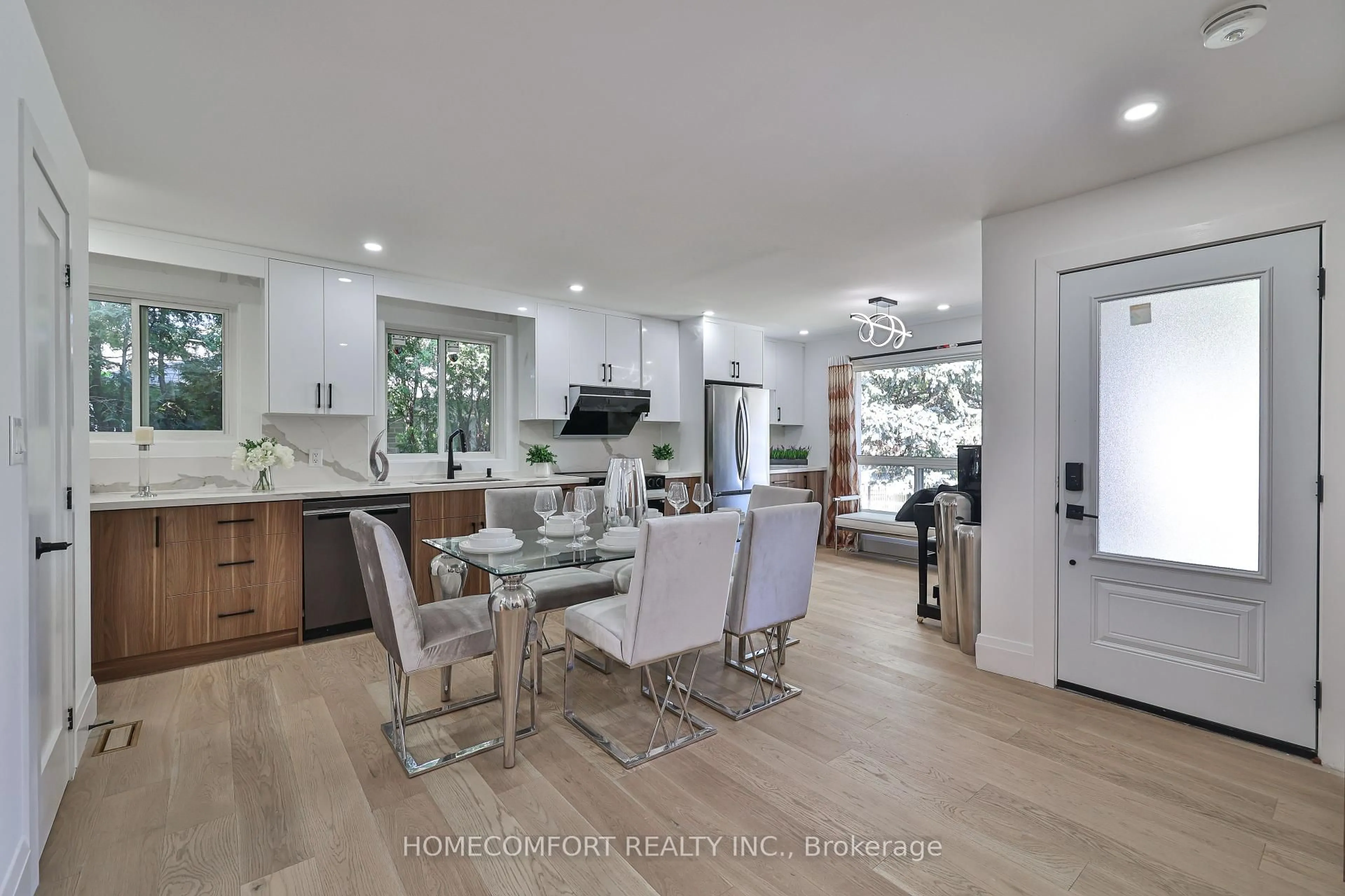 Open concept kitchen, unknown for 33 Clansman Blvd, Toronto Ontario M2H 1X5