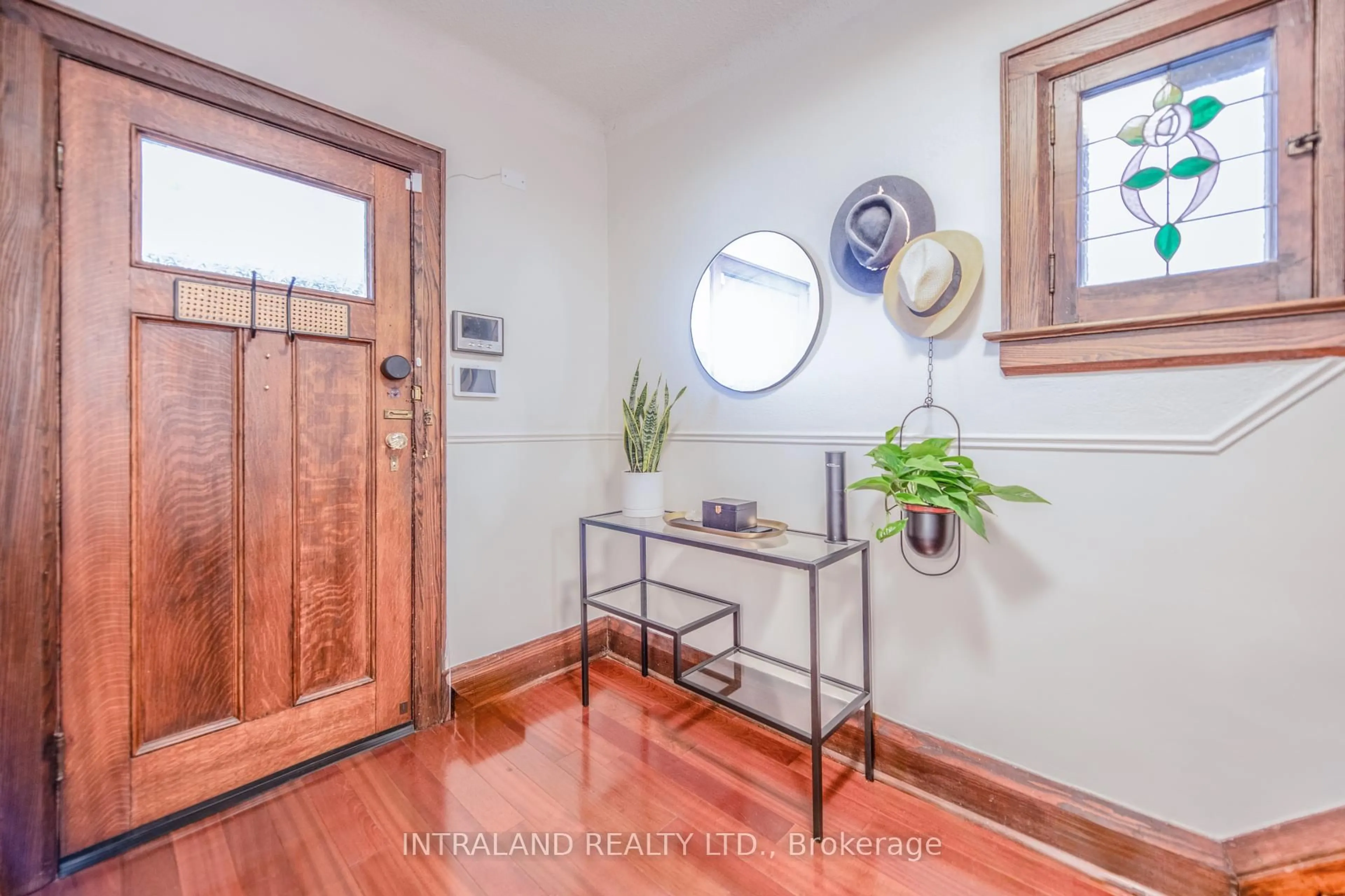 Indoor entryway for 98 Atlas Ave, Toronto Ontario M6C 3P3