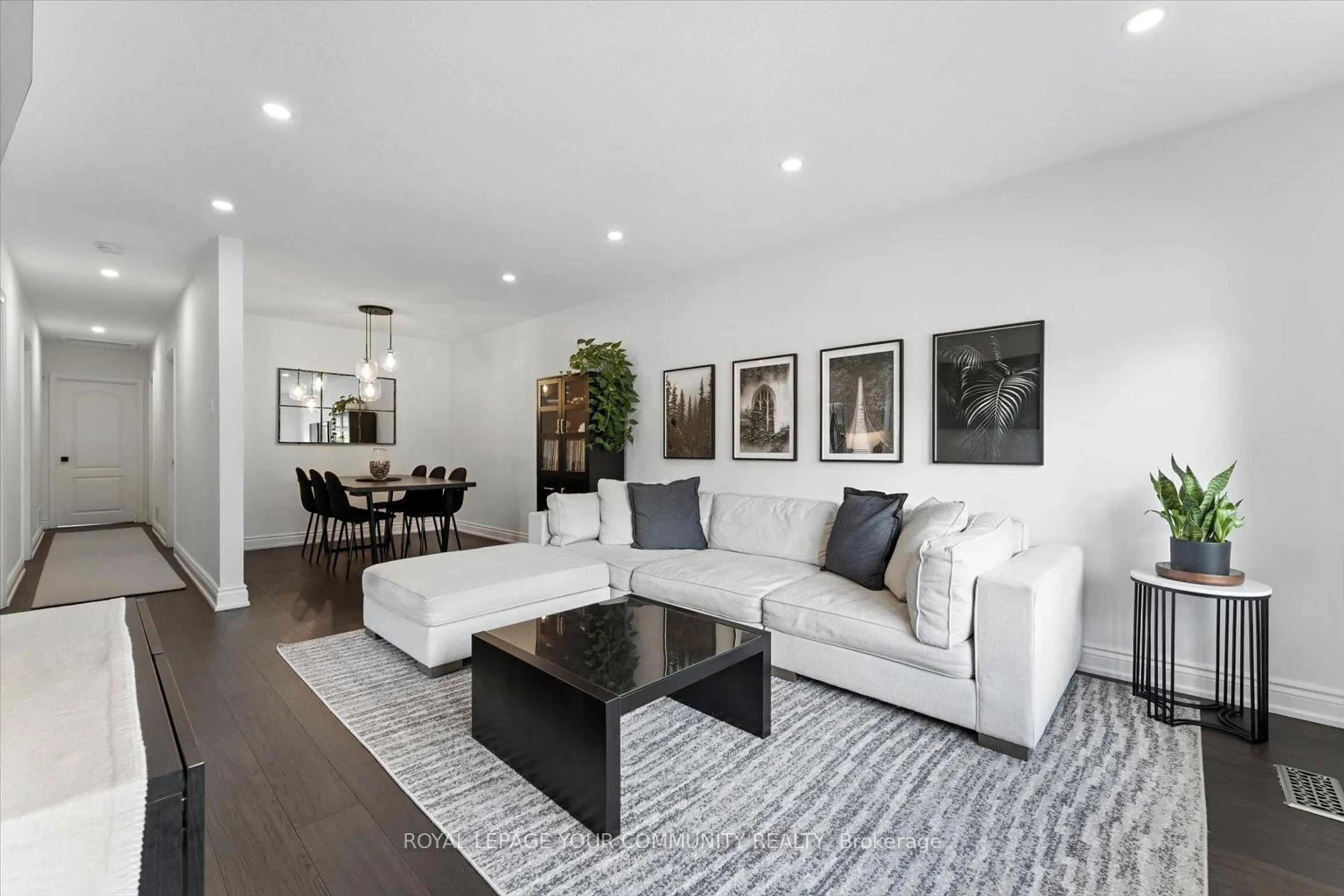 Living room with furniture, unknown for 33 Murellen Cres, Toronto Ontario M4A 2K6