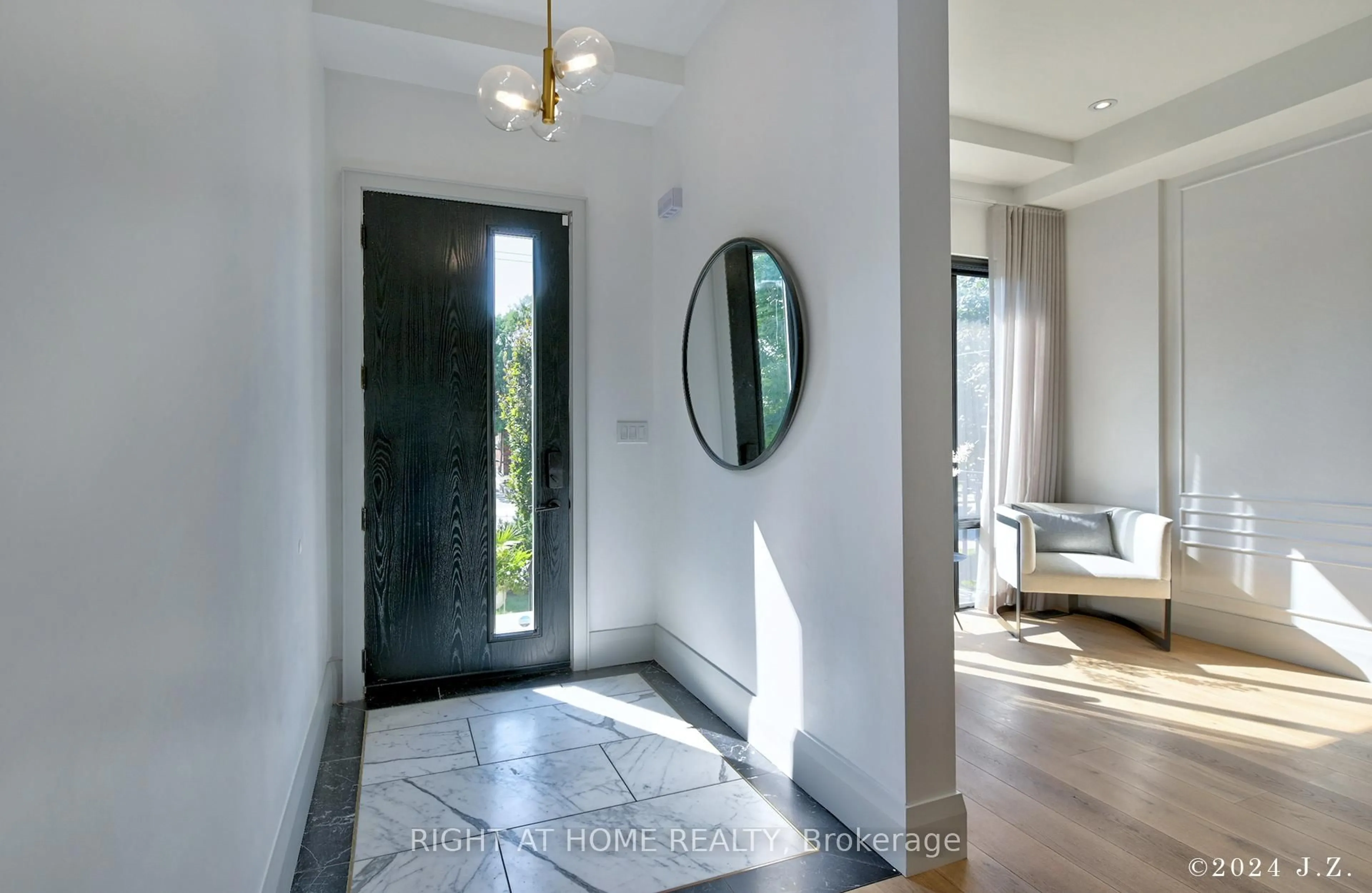 Indoor entryway for 521 Atlas Ave, Toronto Ontario M6C 3R4