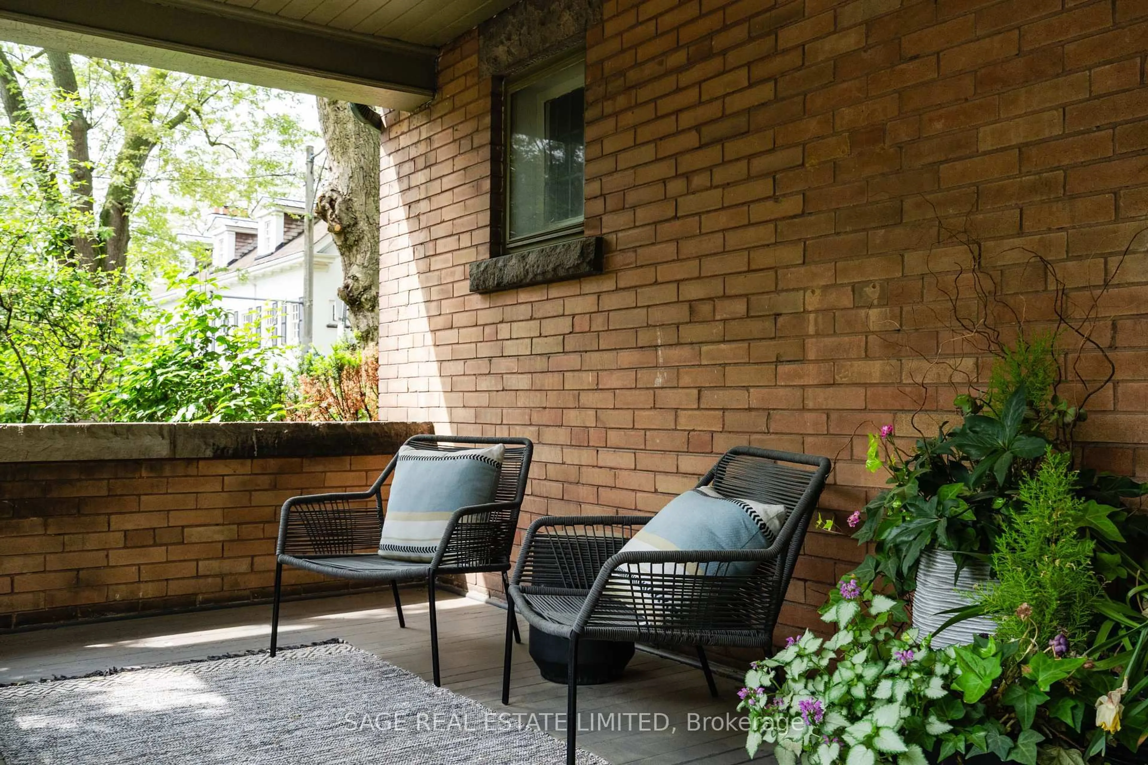 Patio, street for 57 Castle Frank Rd, Toronto Ontario M4W 2Z5