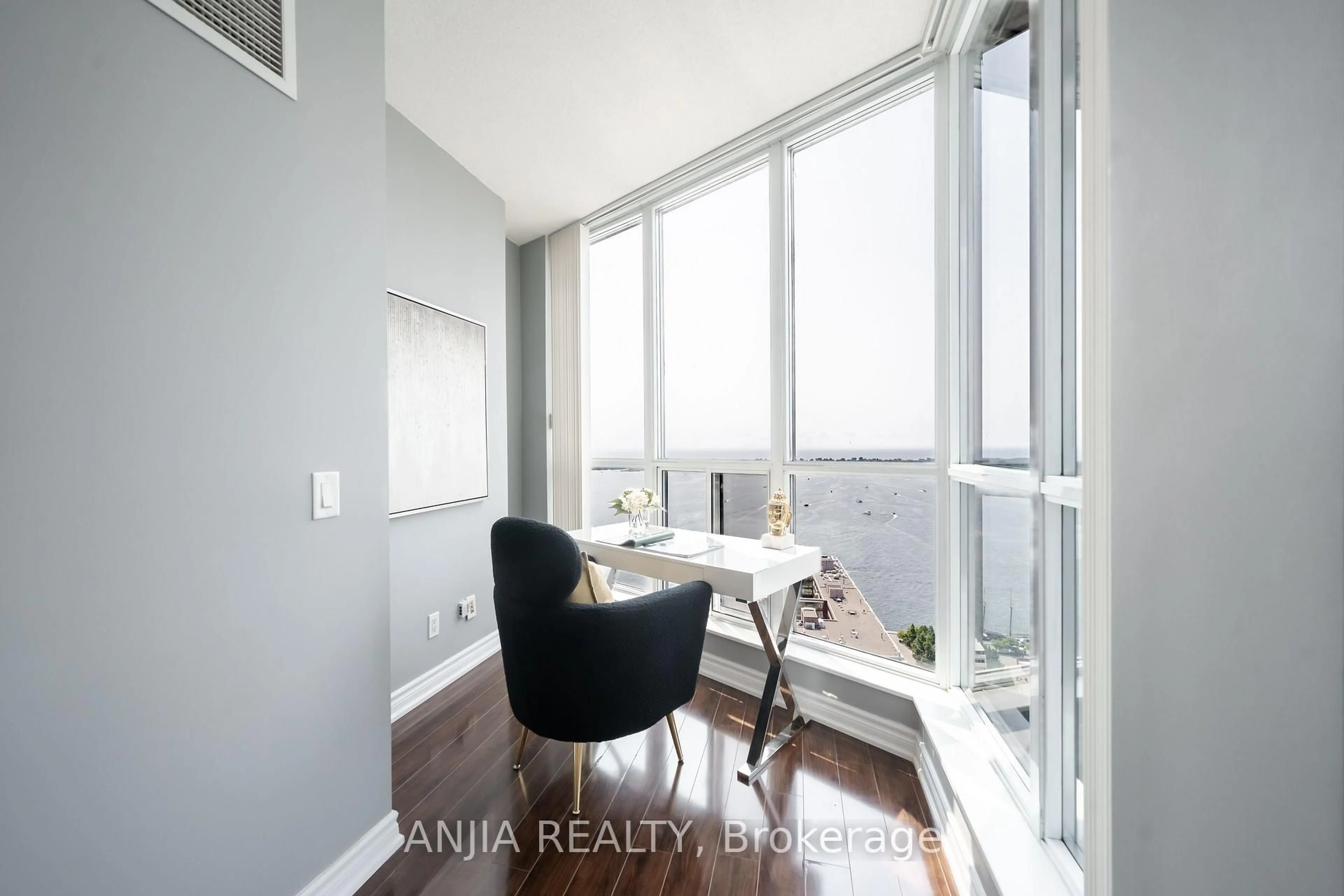 A pic of a room for 8 York St #3411, Toronto Ontario M5J 2Y2