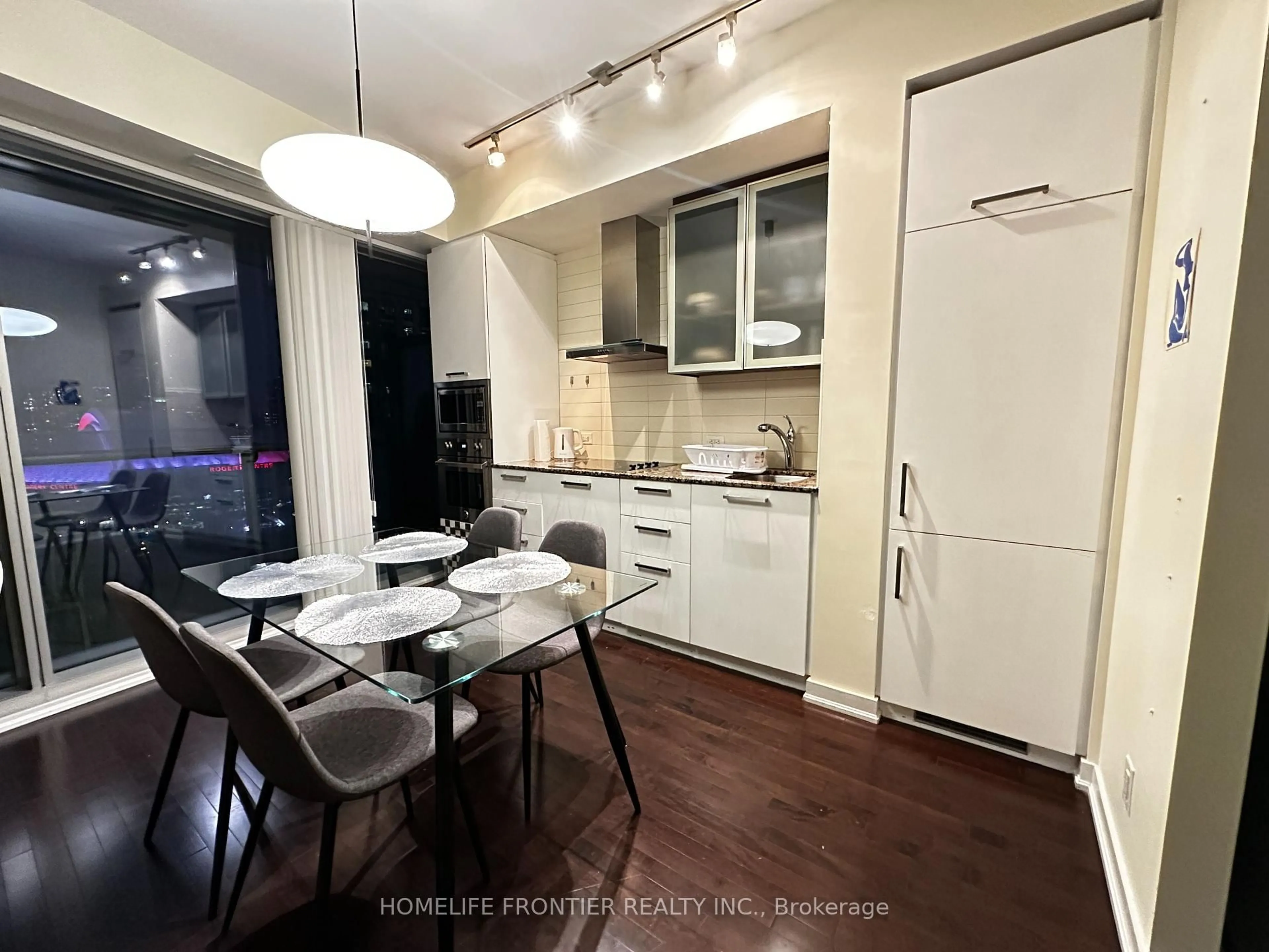 Unknown for 14 York St #2406, Toronto Ontario M5J 0B1