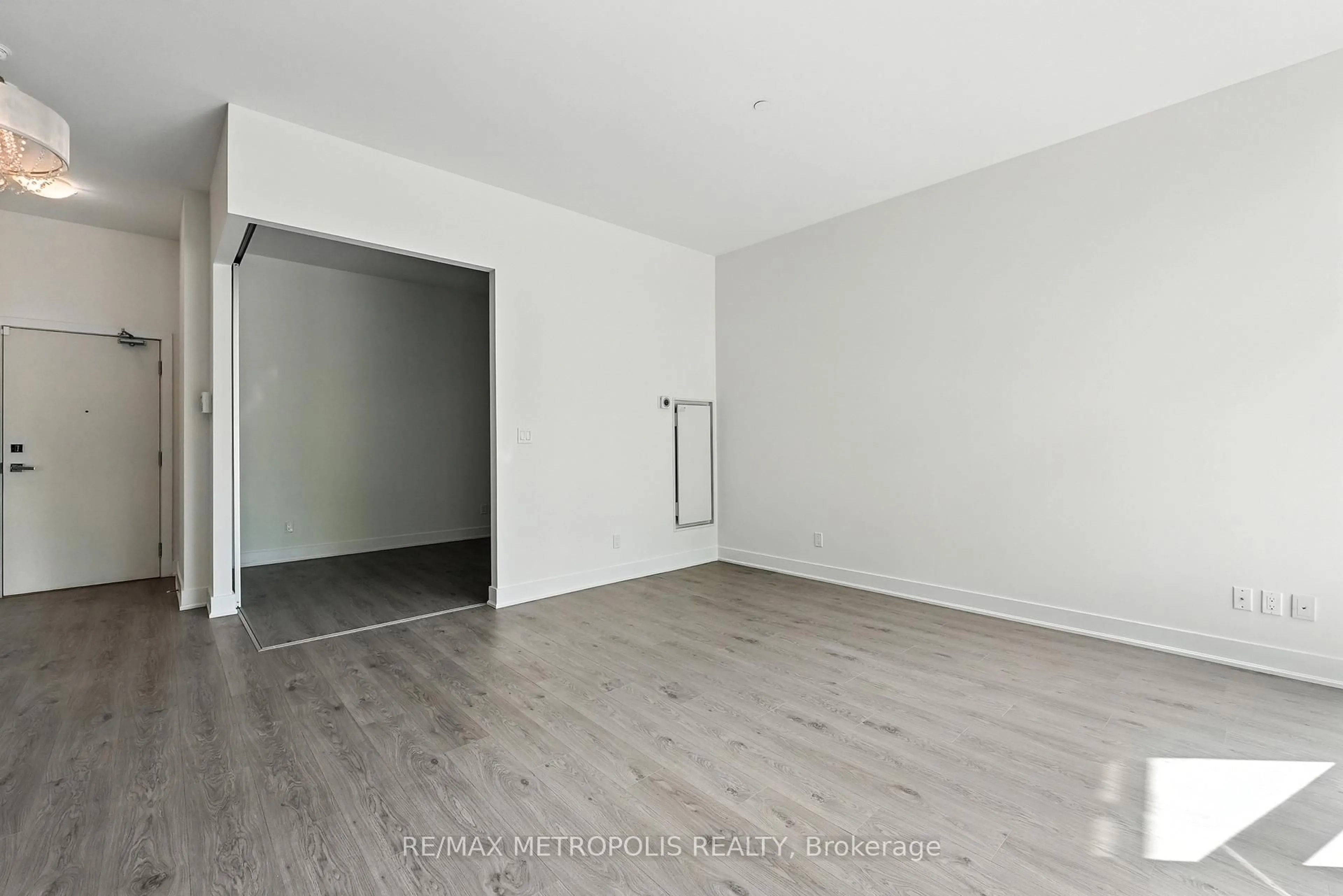 A pic of a room for 99 The Donway #117, Toronto Ontario M3C 0N8