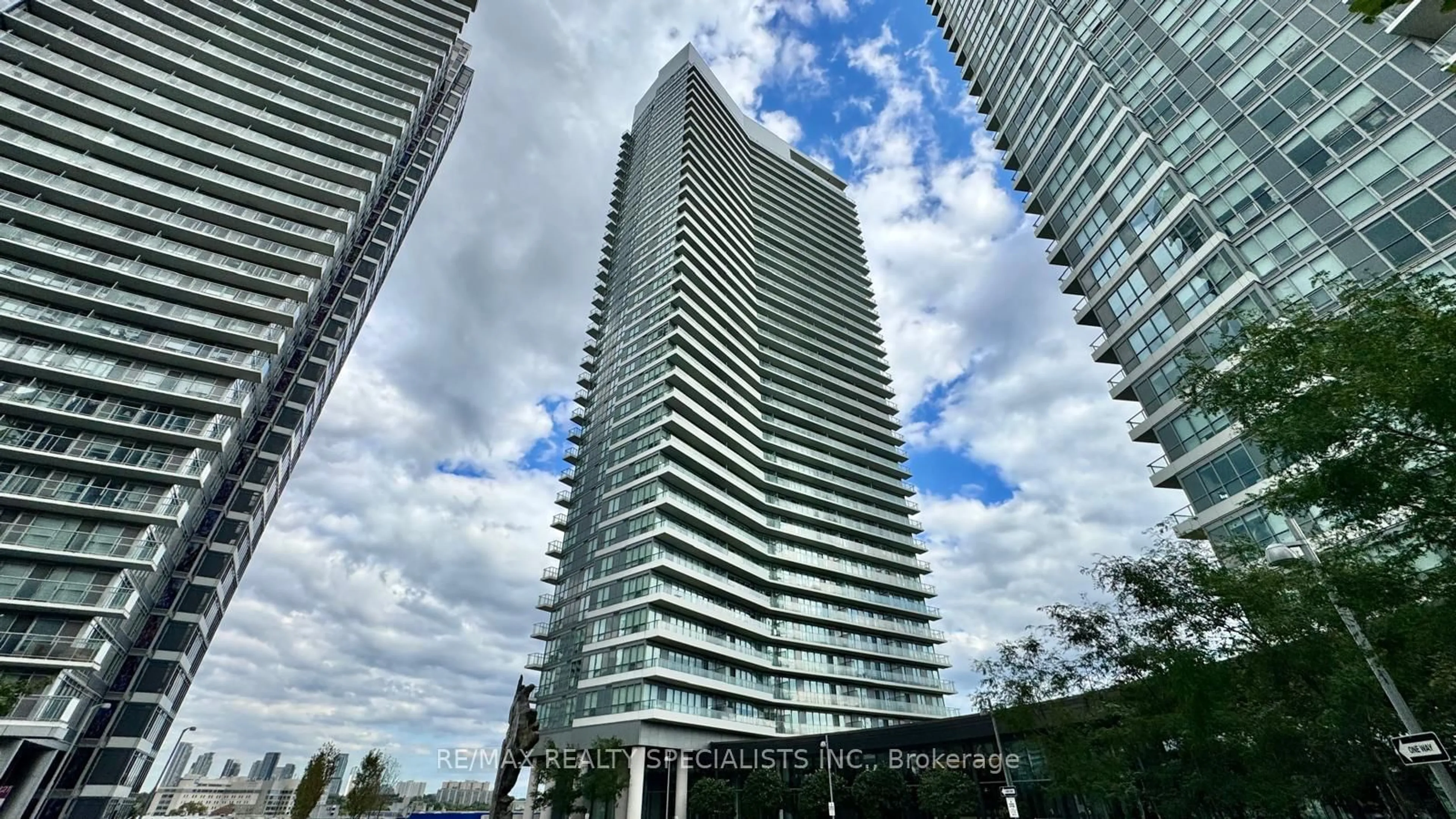 Indoor foyer for 117 Mcmahon Dr #2307, Toronto Ontario M2K 0E4
