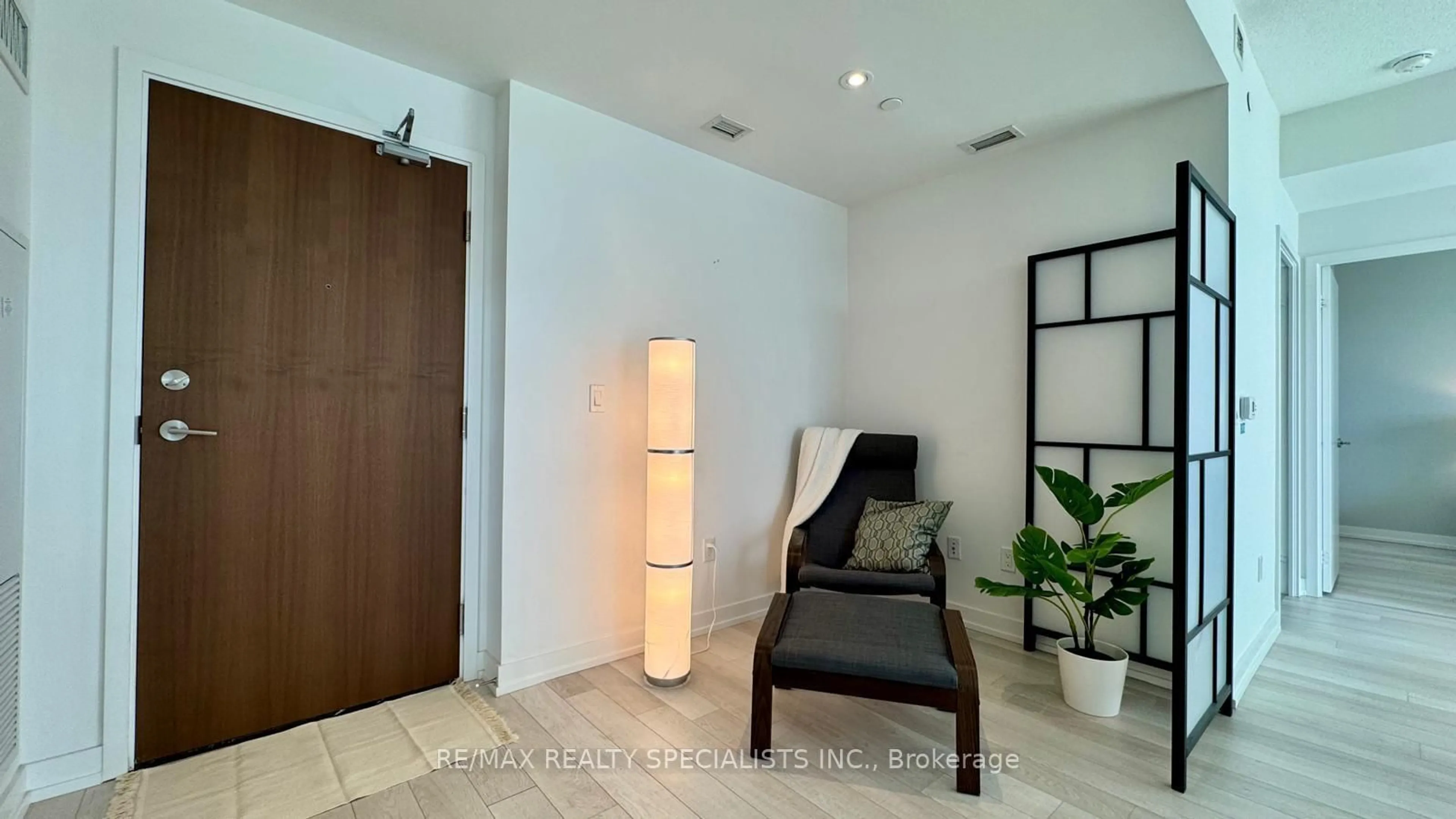 Indoor entryway for 117 Mcmahon Dr #2307, Toronto Ontario M2K 0E4