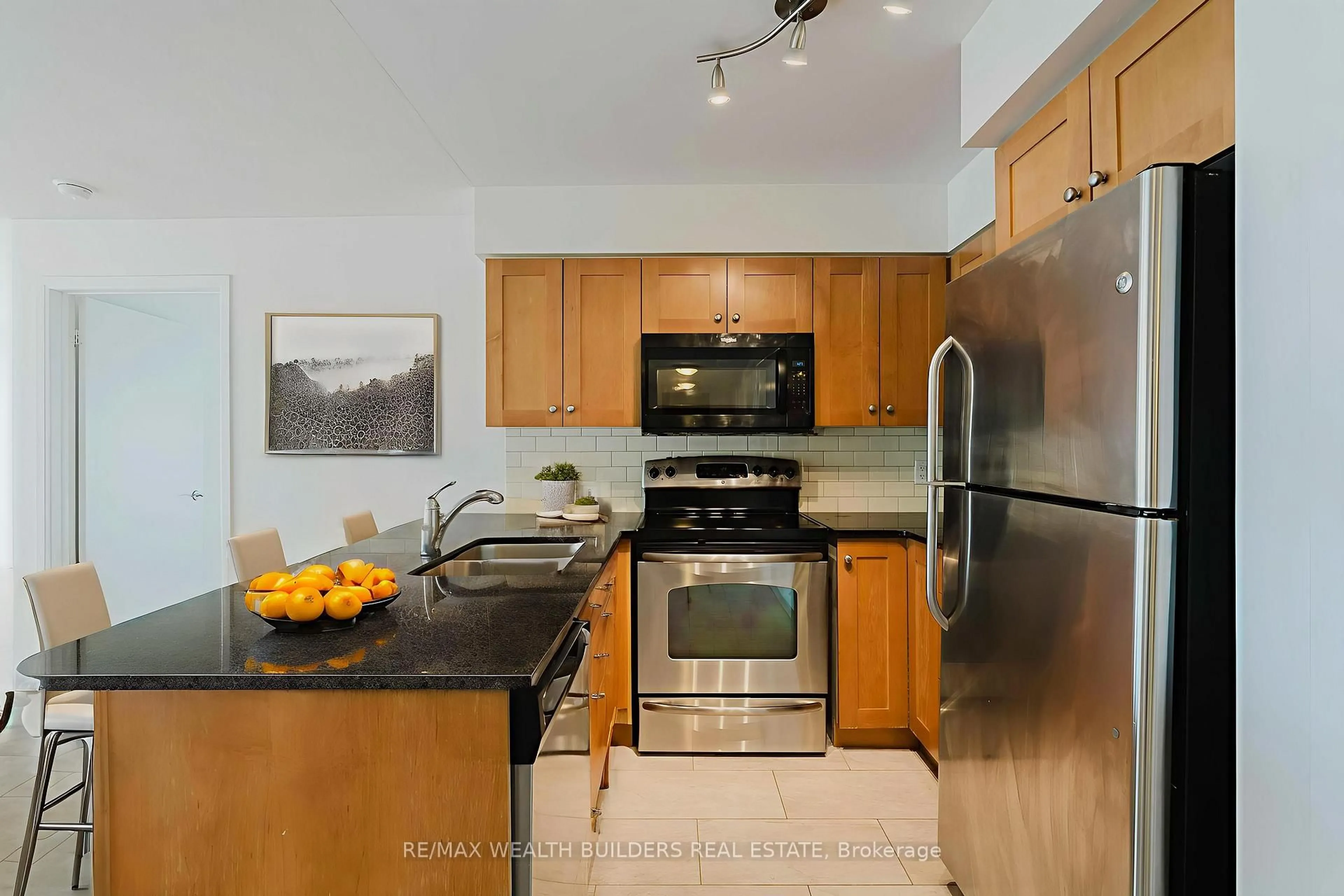 Standard kitchen, unknown for 2181 Yonge St #2702, Toronto Ontario M4S 3H7