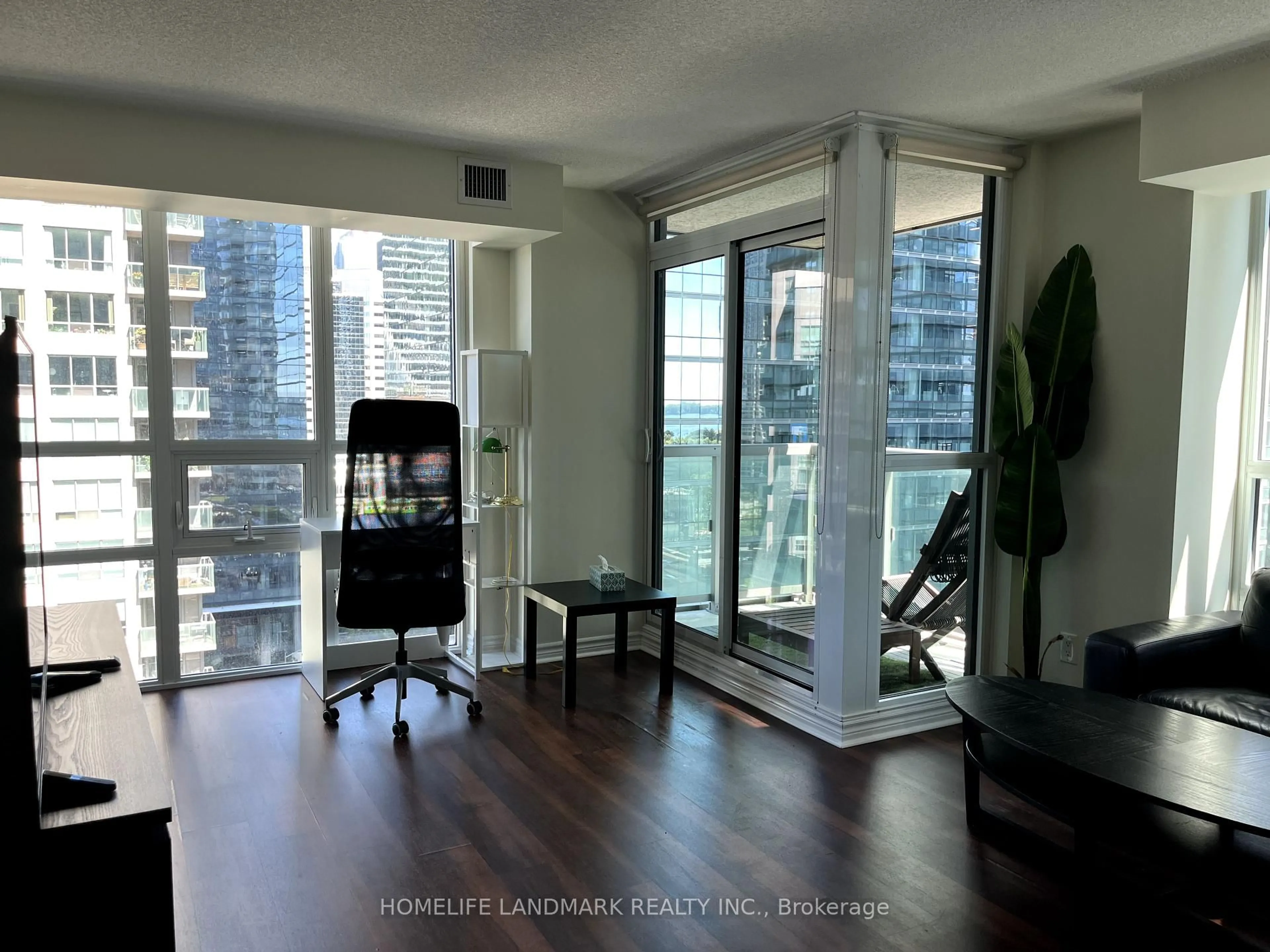 Unknown for 19 Grand Trunk Cres #1706, Toronto Ontario M5J 3A3
