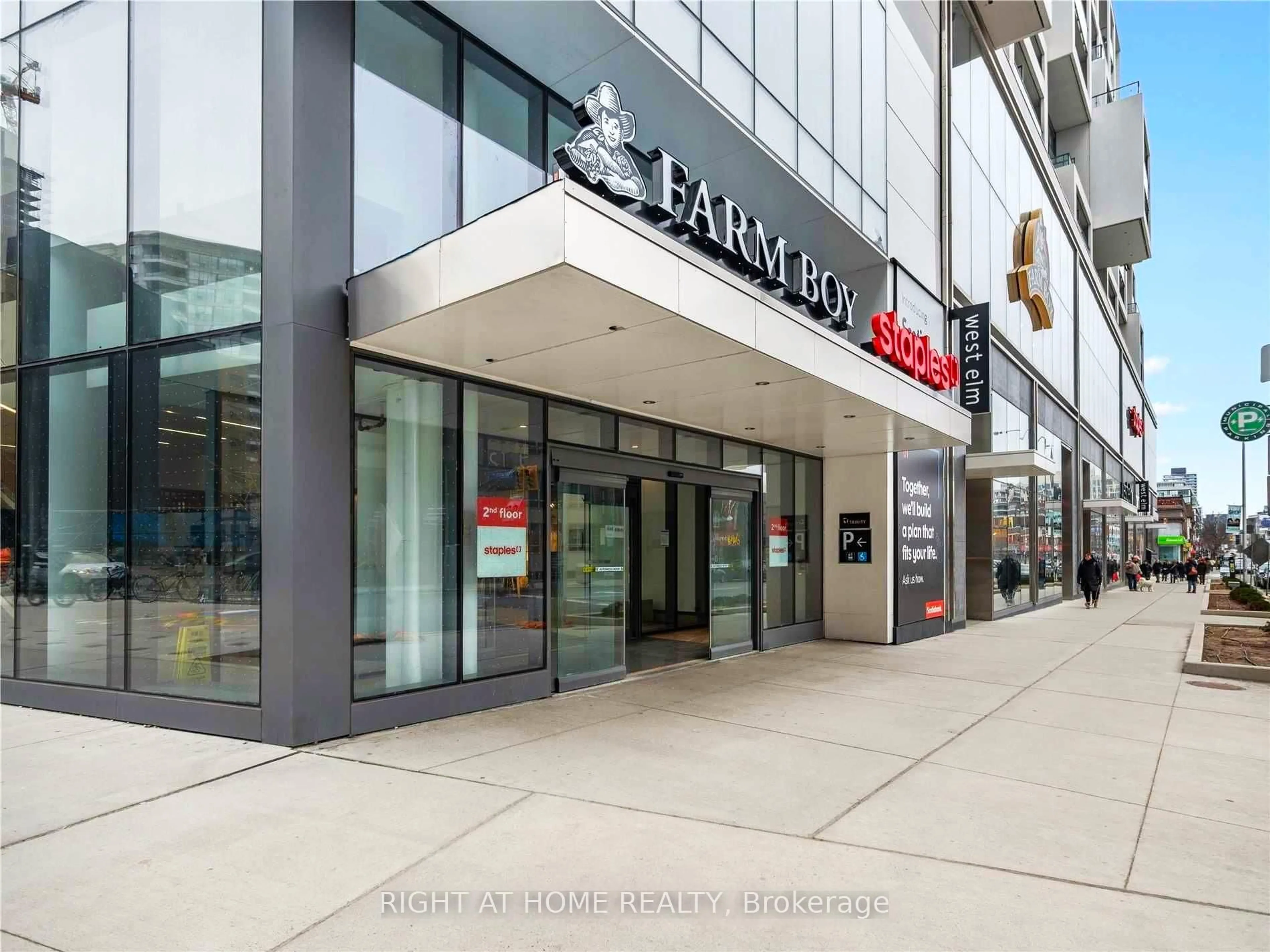 Indoor foyer for 5 Soudan Ave #1008, Toronto Ontario M4S 0B1