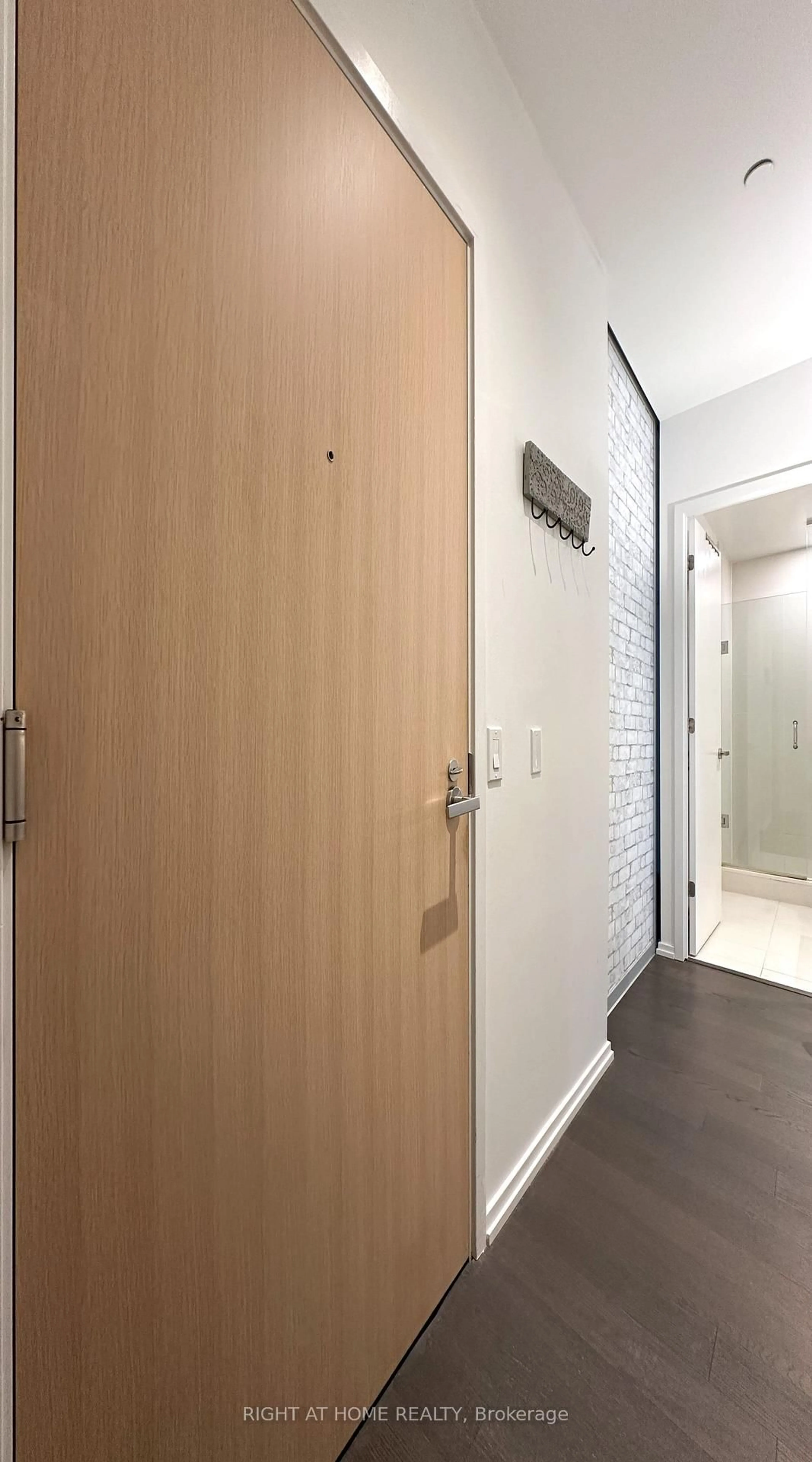 Indoor foyer for 5 Soudan Ave #1008, Toronto Ontario M4S 0B1