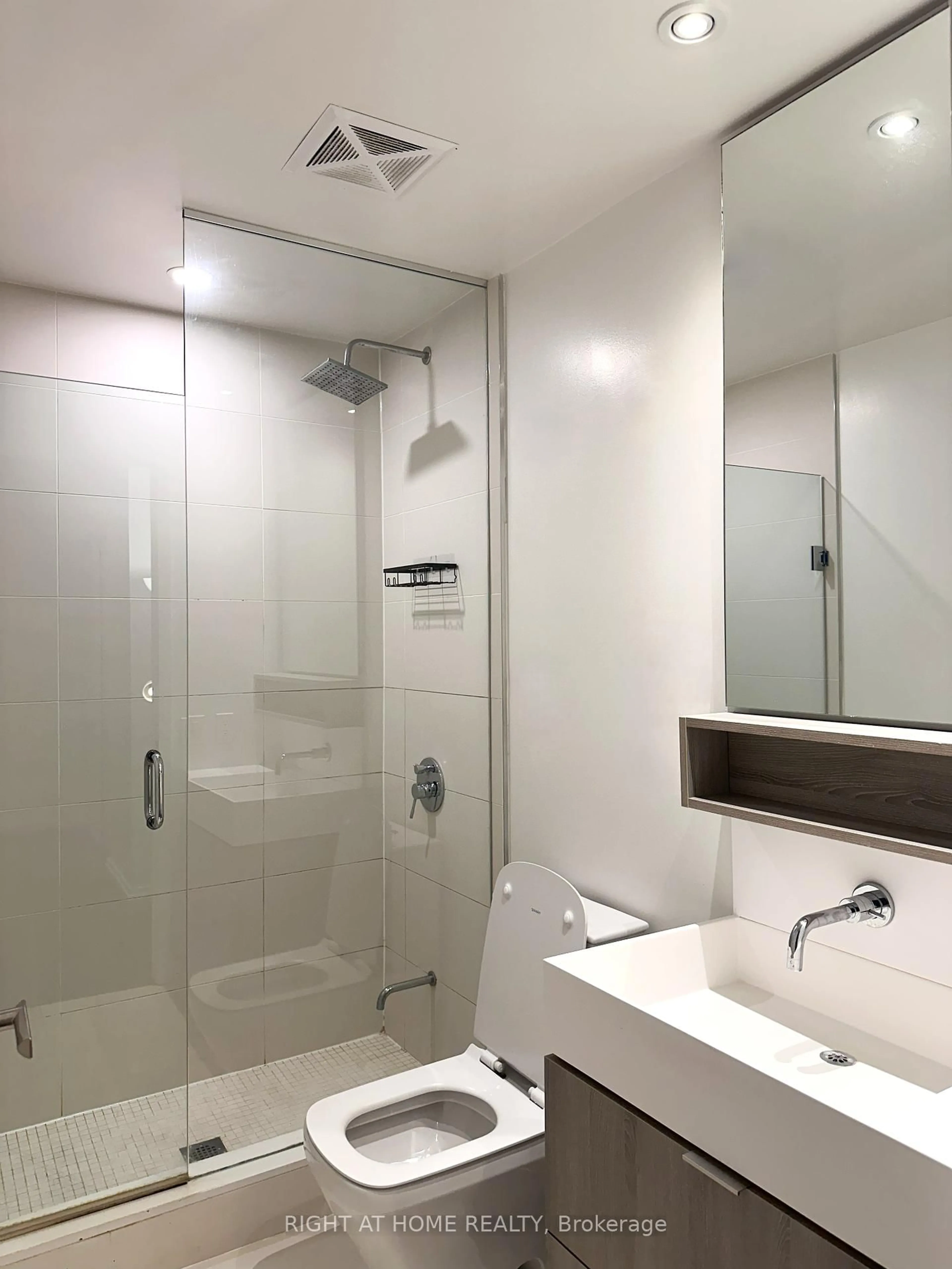 Standard bathroom, ceramic/tile floor for 5 Soudan Ave #1008, Toronto Ontario M4S 0B1