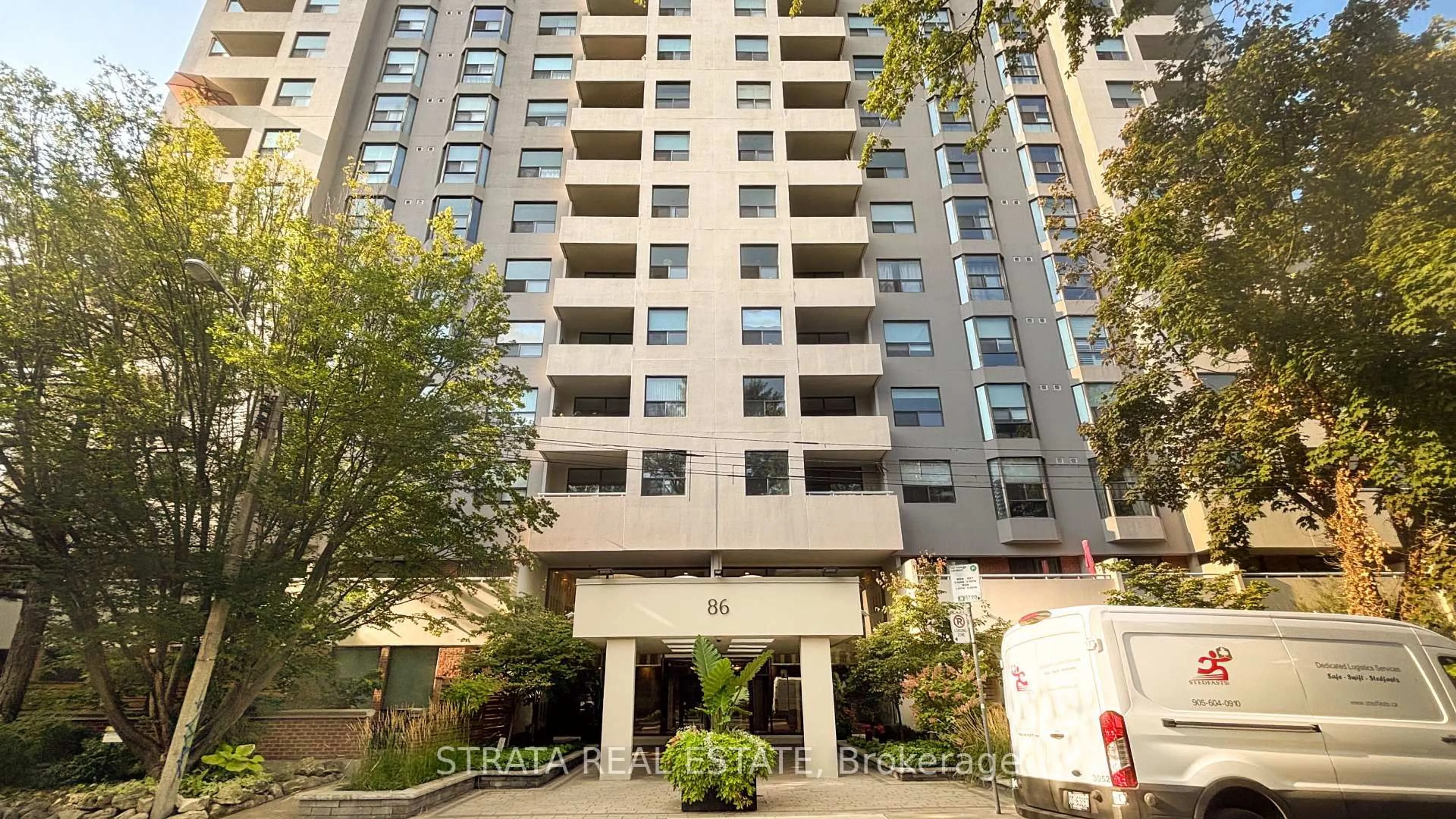 Indoor foyer for 86 Gloucester St #702, Toronto Ontario M4Y 2S2