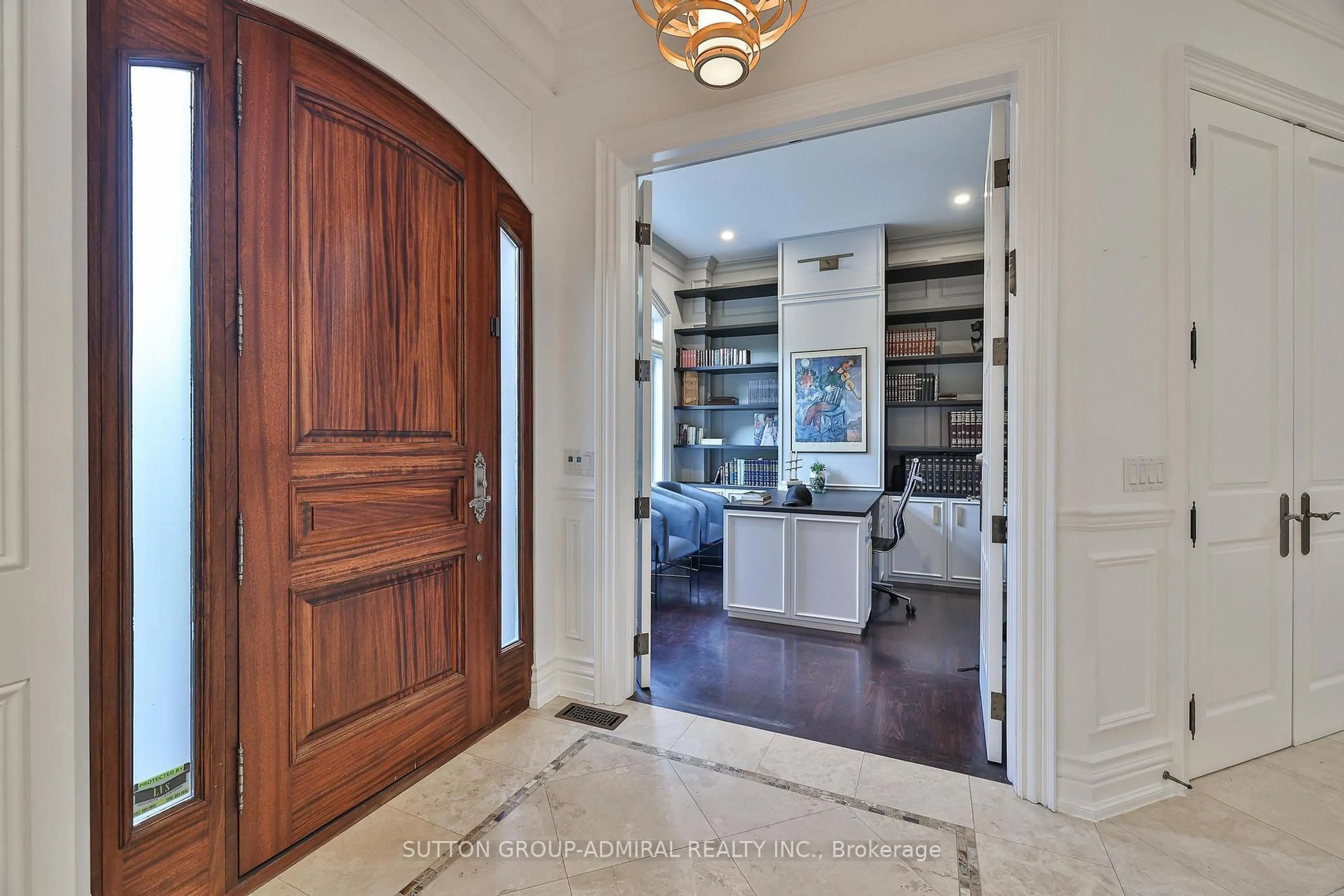 Indoor entryway for 453 Glengrove Ave, Toronto Ontario M5N 1X4