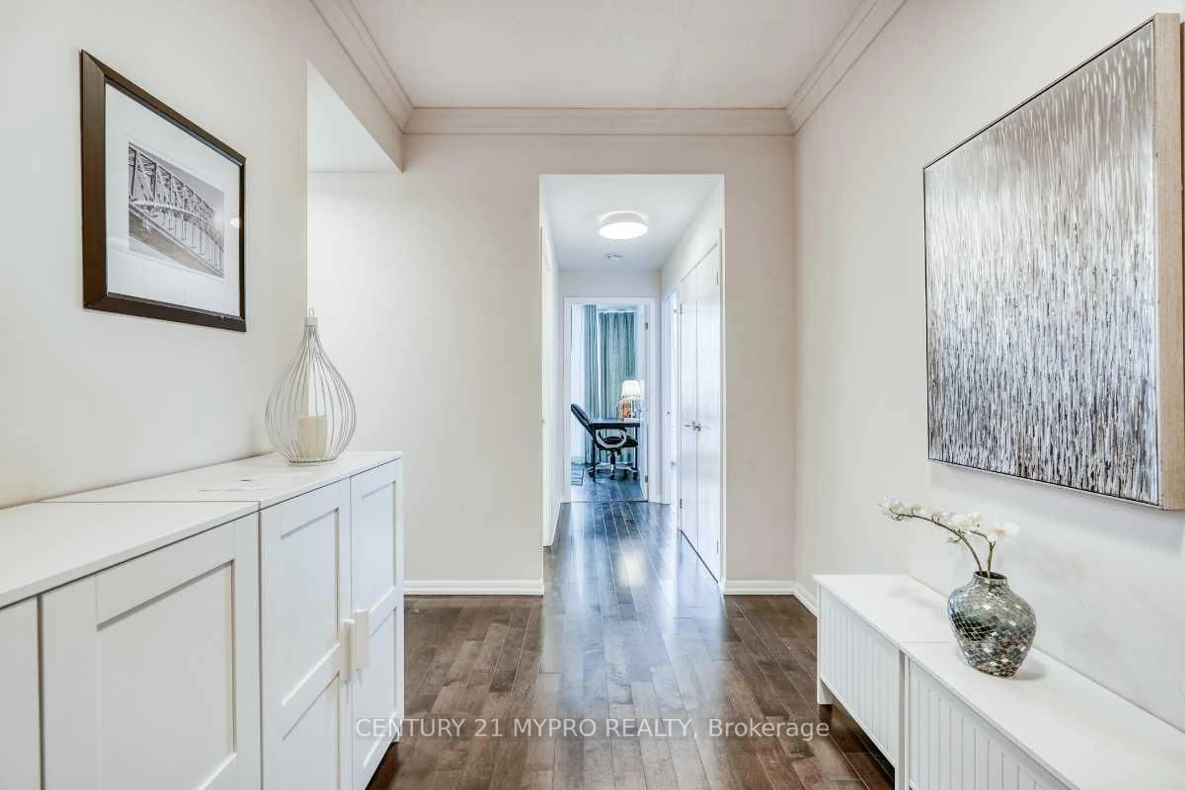 Indoor entryway for 832 Bay St #2810, Toronto Ontario M5S 1Z6
