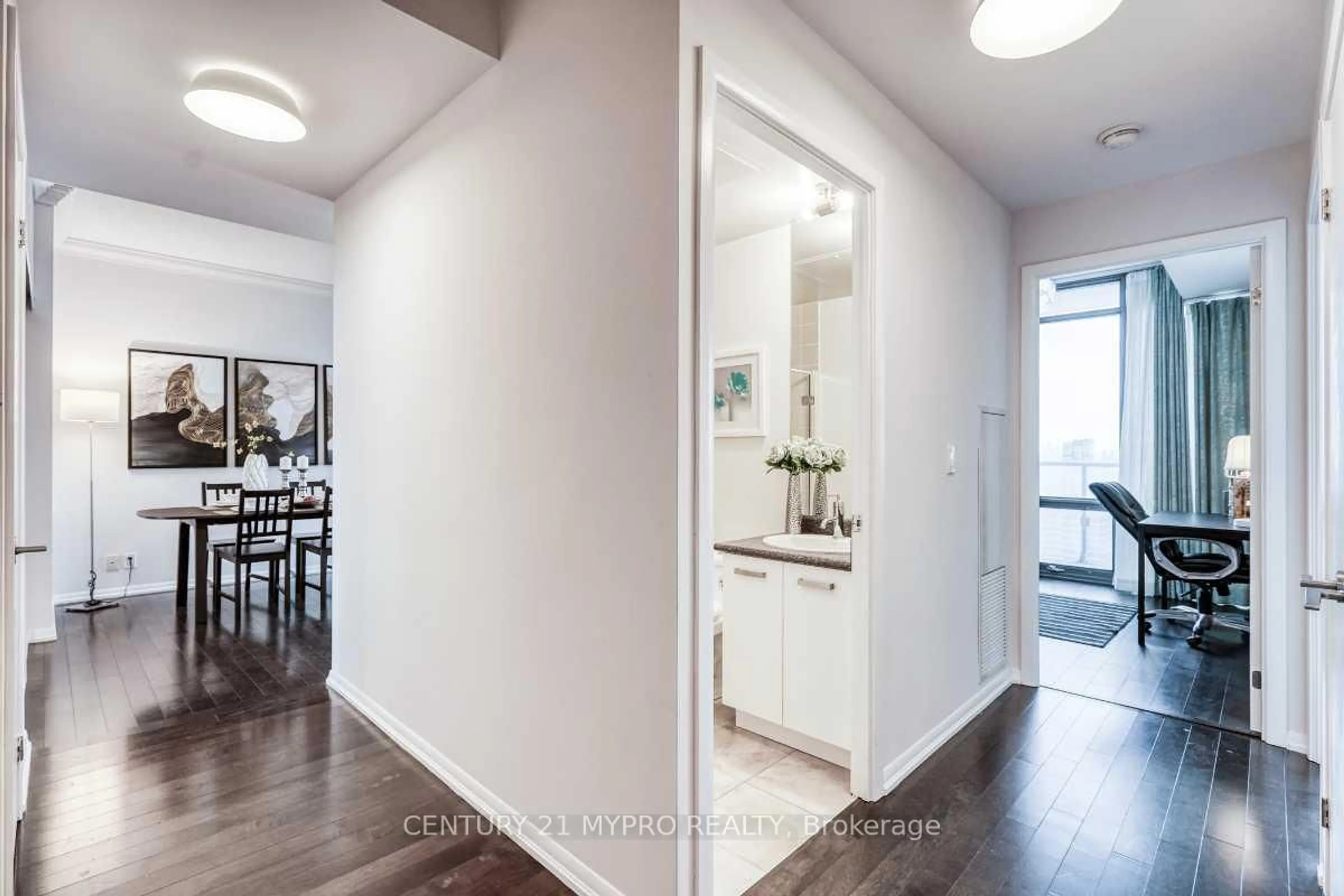 Indoor entryway for 832 Bay St #2810, Toronto Ontario M5S 1Z6