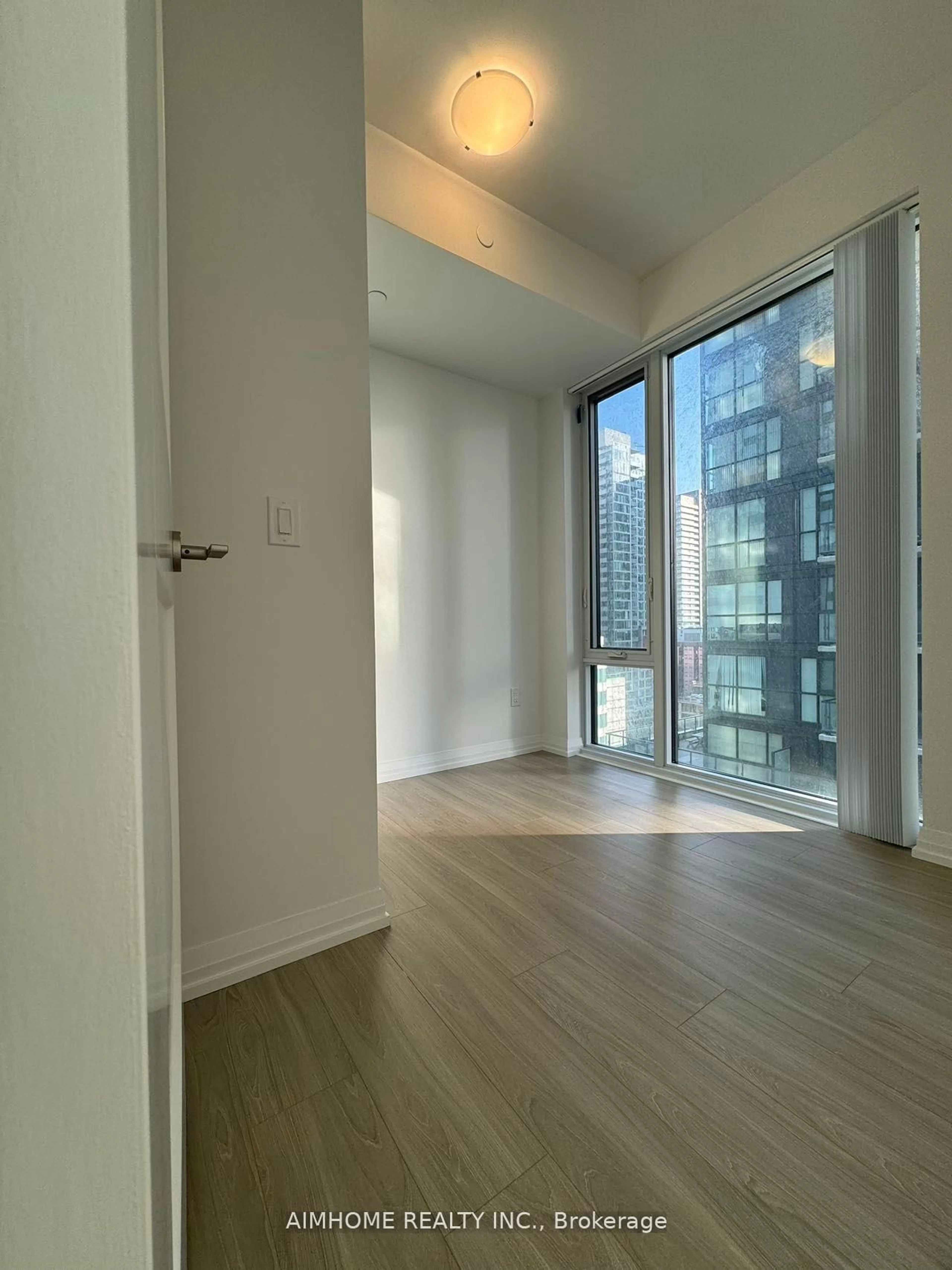 A pic of a room for 8 Widmer St #2903, Toronto Ontario M5V 2E7