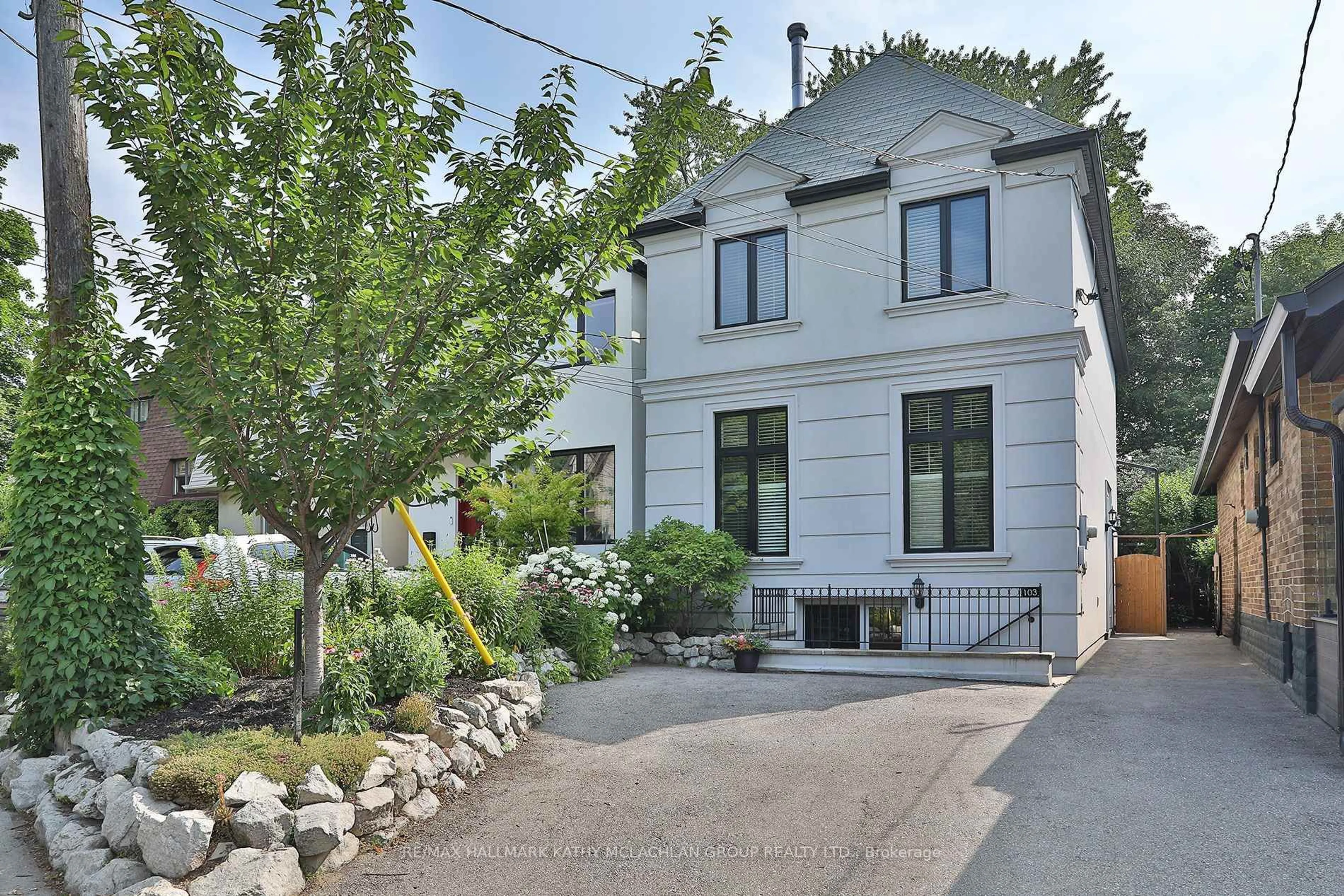 Patio, street for 103 Cleveland St, Toronto Ontario M4S 2W4