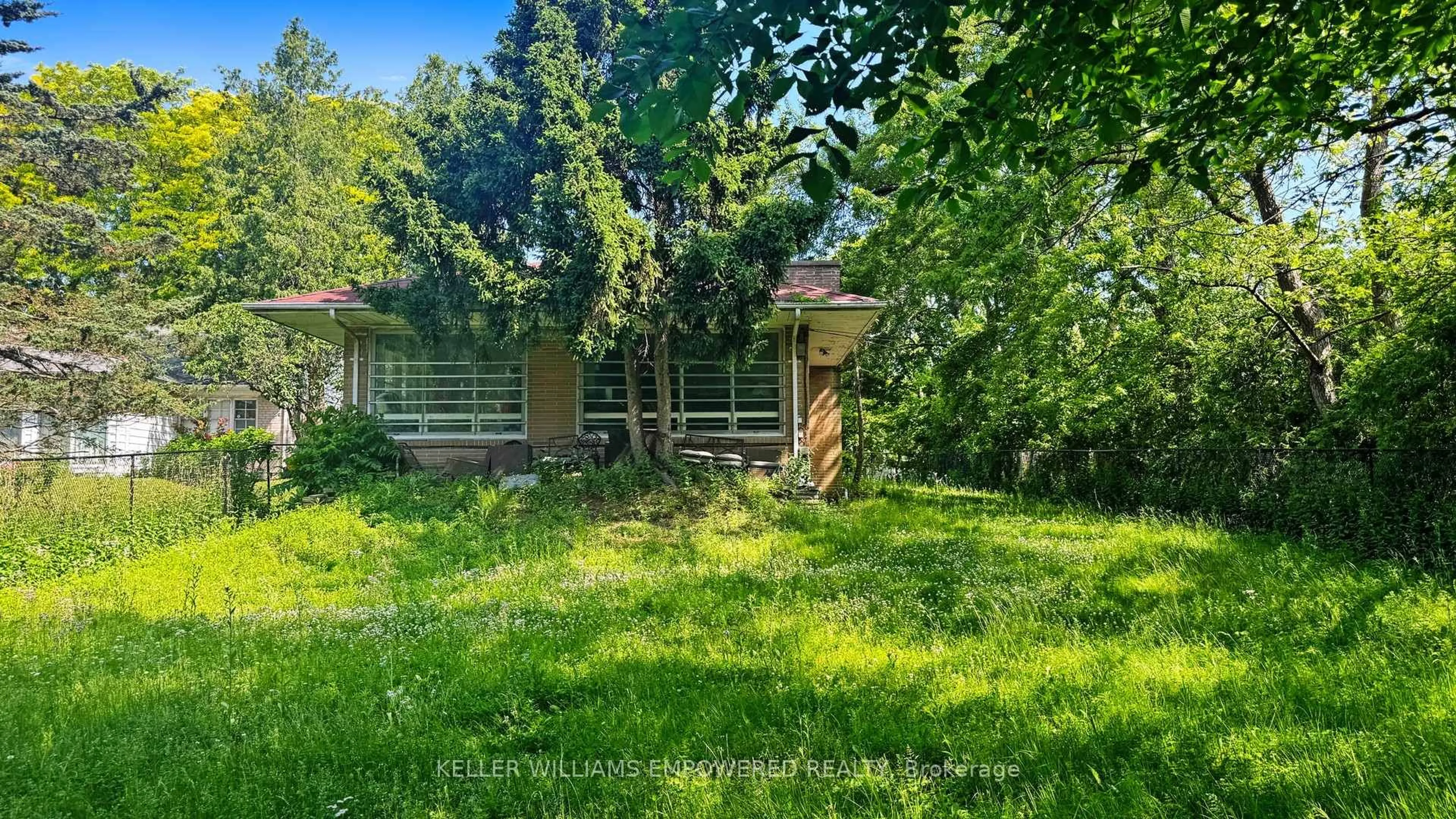A pic from outside/outdoor area/front of a property/back of a property/a pic from drone, forest/trees view for 117 Arjay Cres, Toronto Ontario M2L 1C6