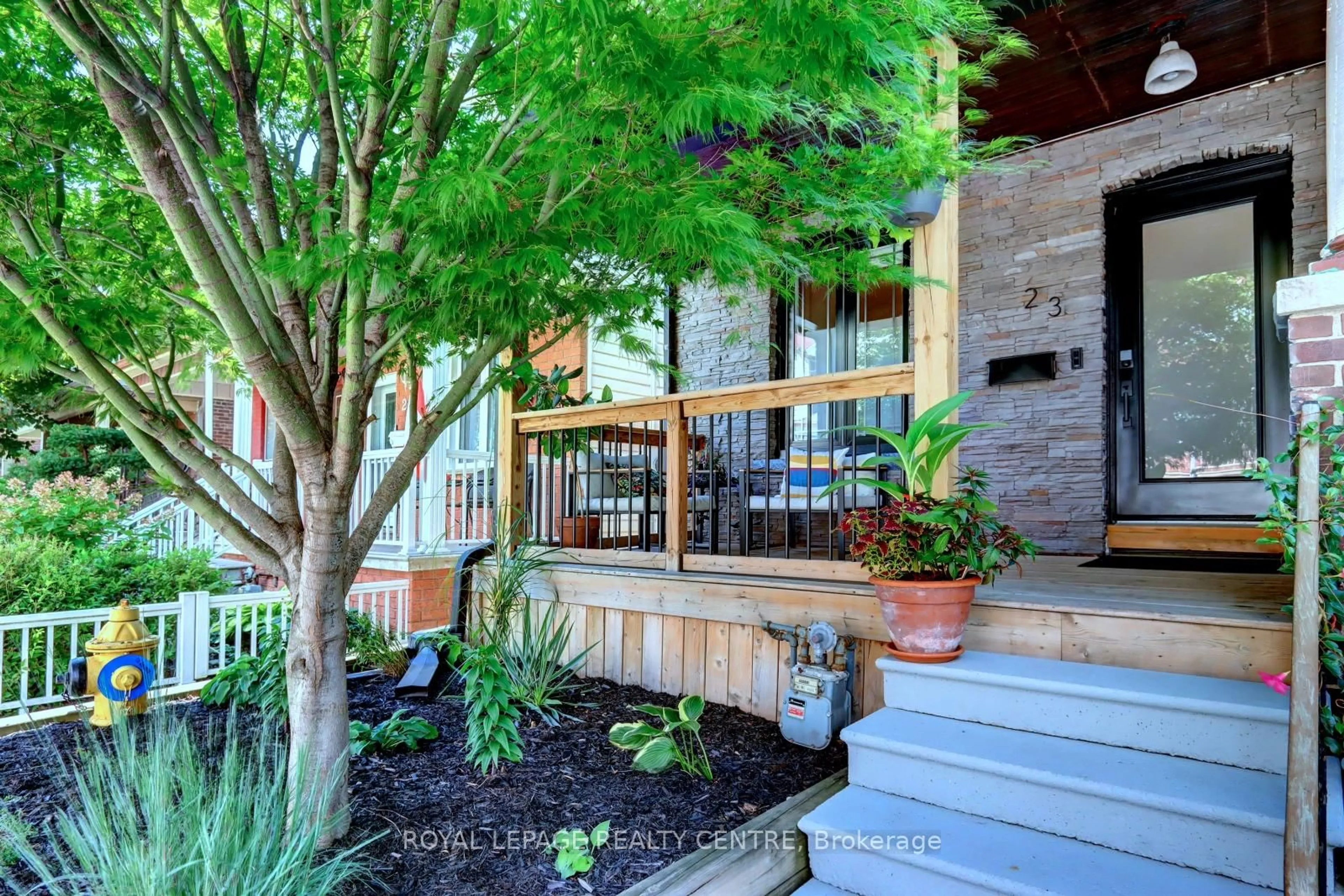 Unknown for 23 Wyndham St, Toronto Ontario M6K 1R8
