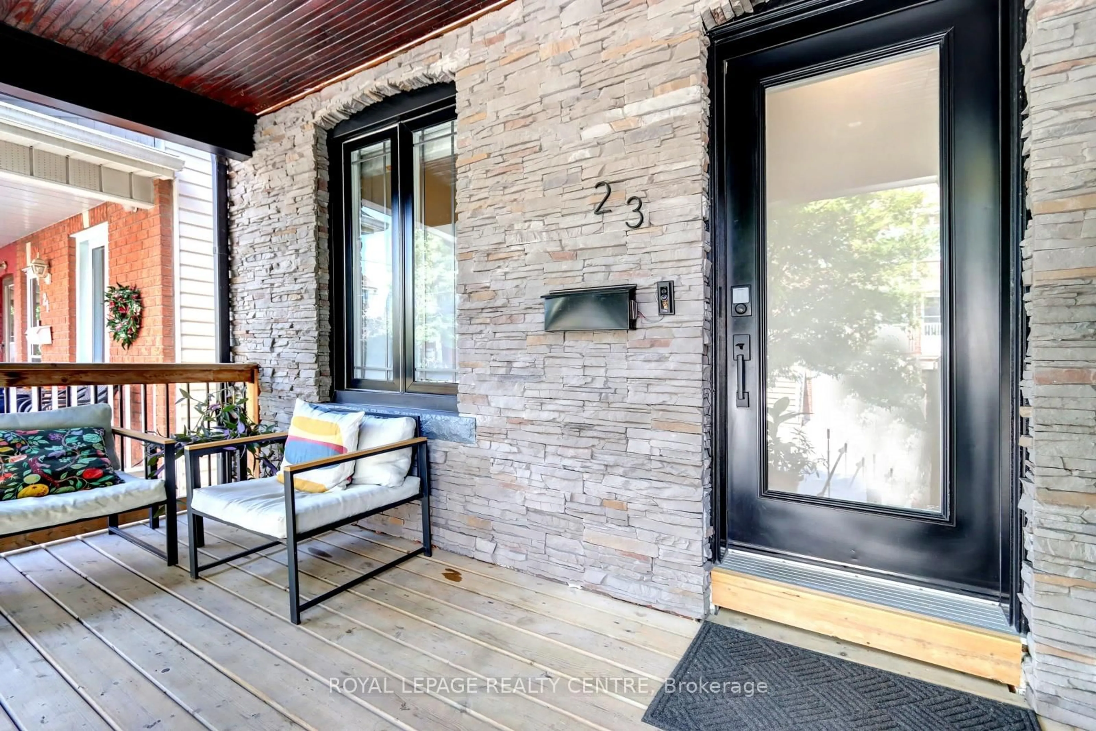 Indoor entryway for 23 Wyndham St, Toronto Ontario M6K 1R8