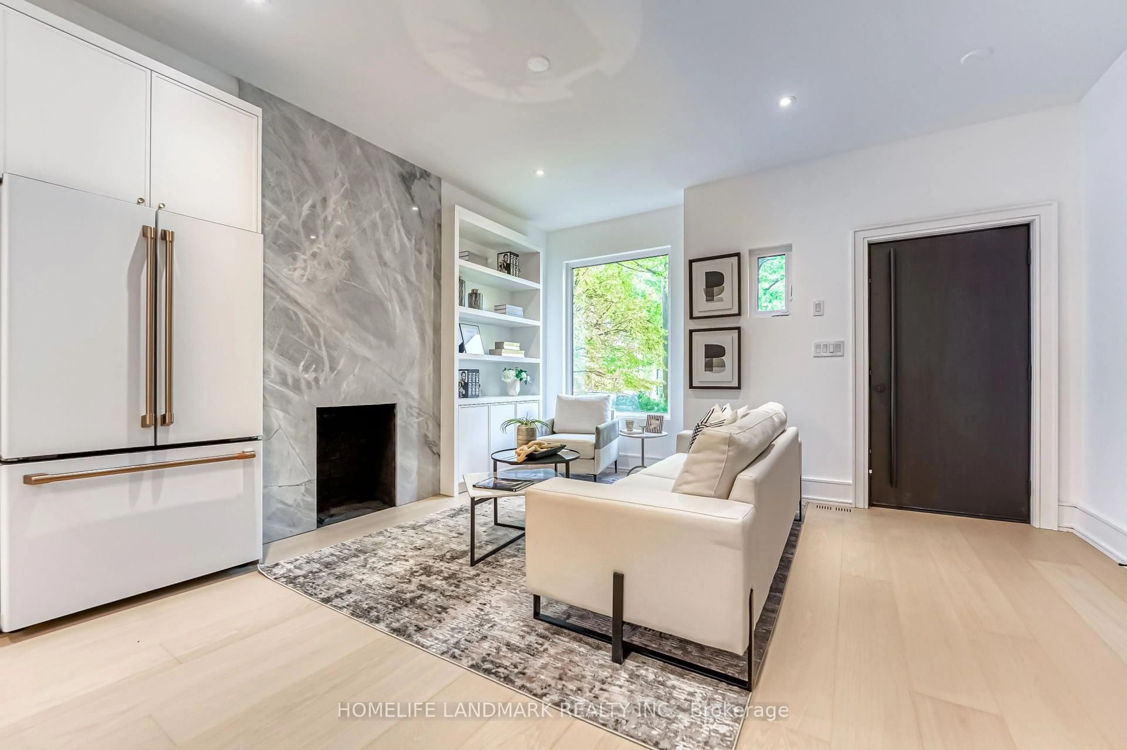 Living room with furniture, unknown for 195 Albany Ave, Toronto Ontario M5R 3C7