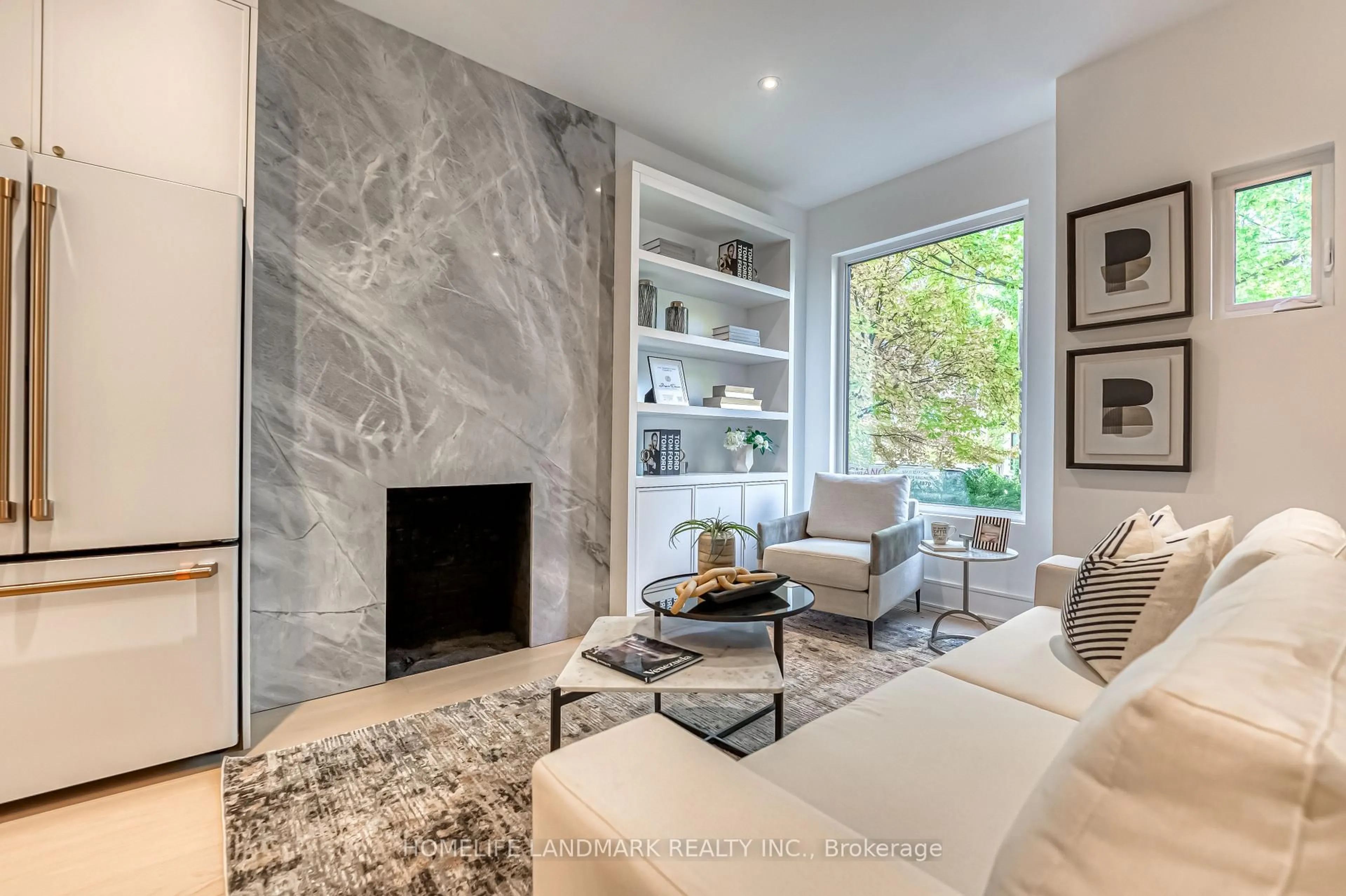 Living room with furniture, unknown for 195 Albany Ave, Toronto Ontario M5R 3C7