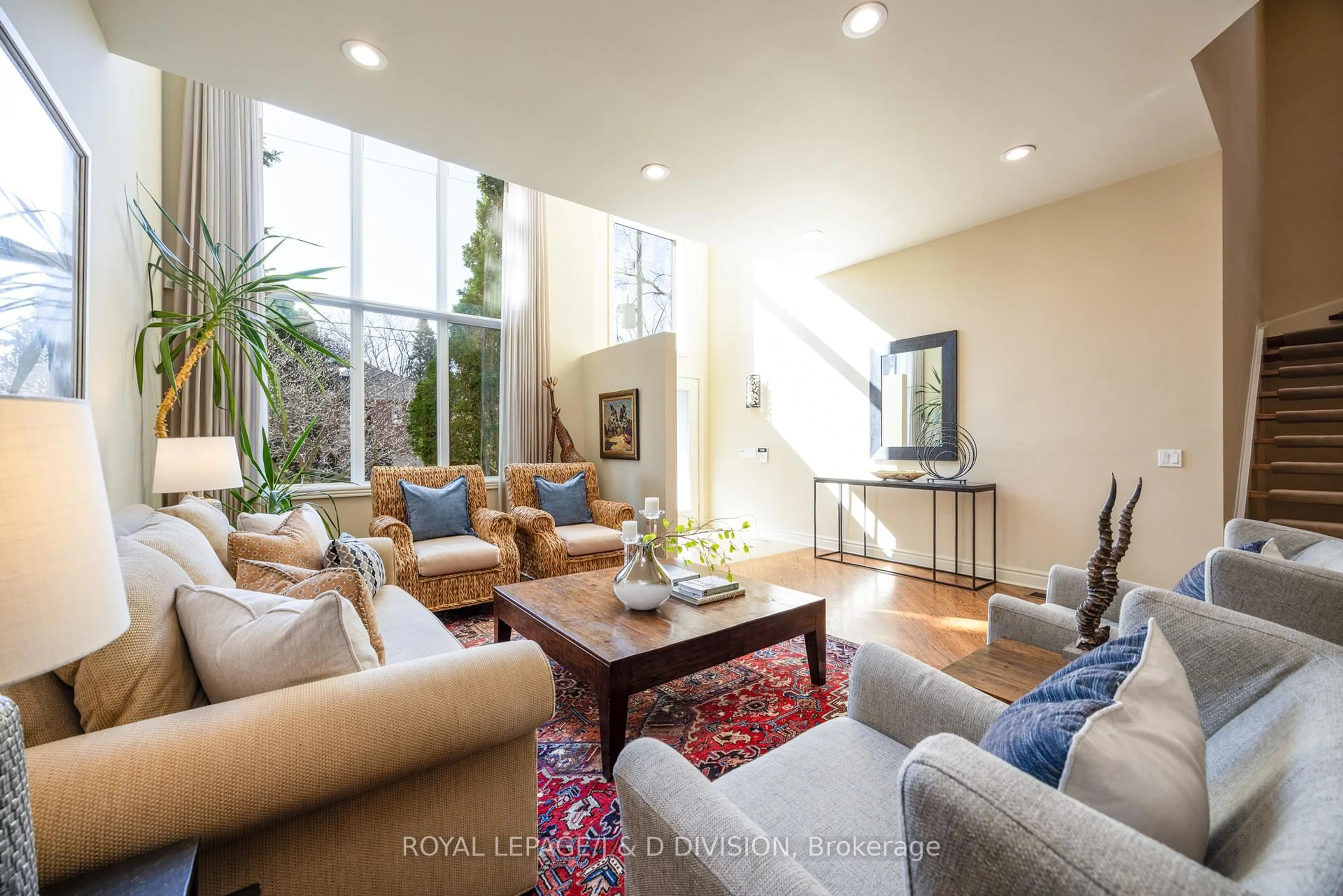 Living room with furniture, unknown for 42 Munro Blvd, Toronto Ontario M2P 1B9