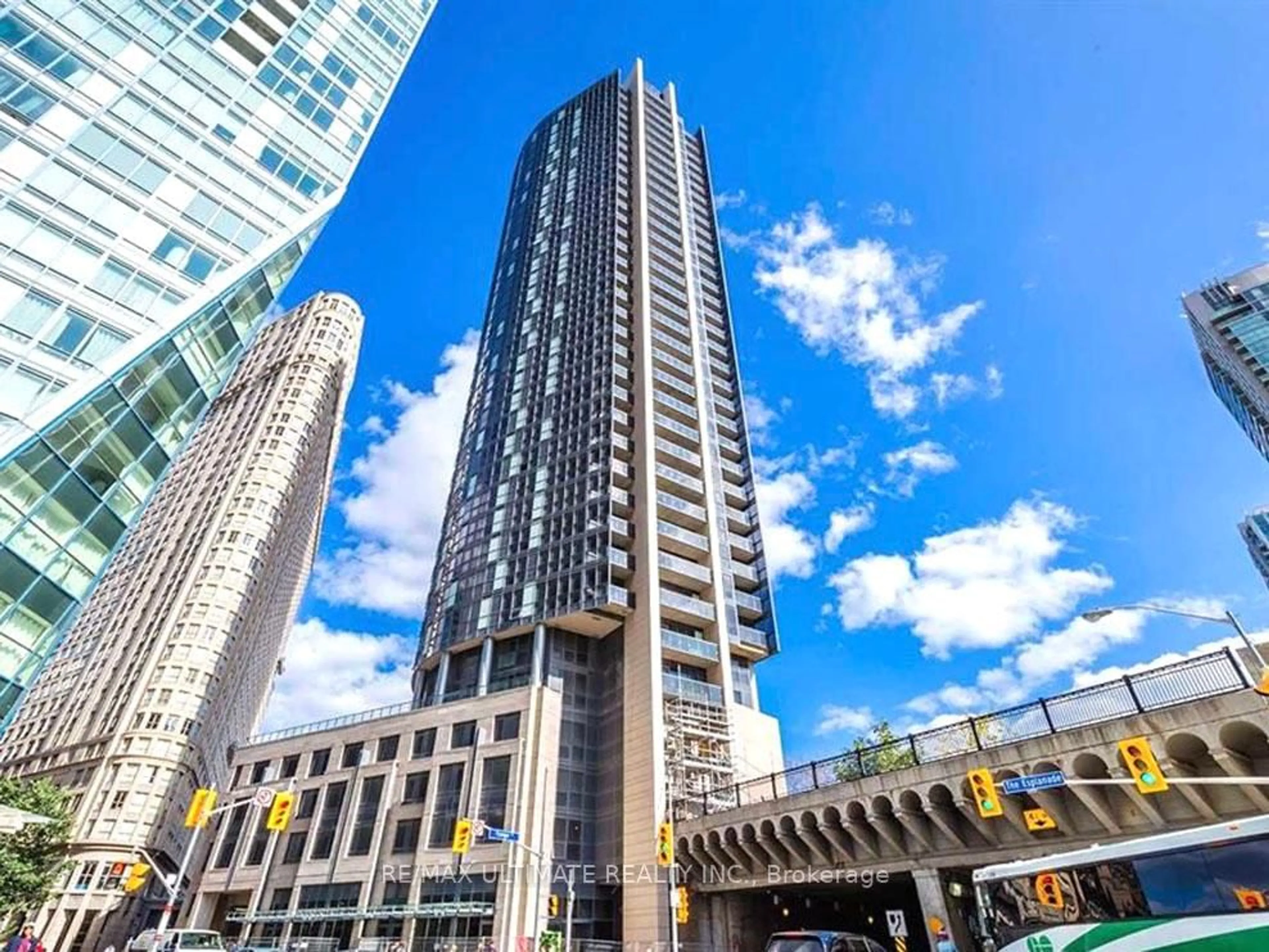 Indoor foyer for 1 The Esplanade #3001, Toronto Ontario M5E 0A8