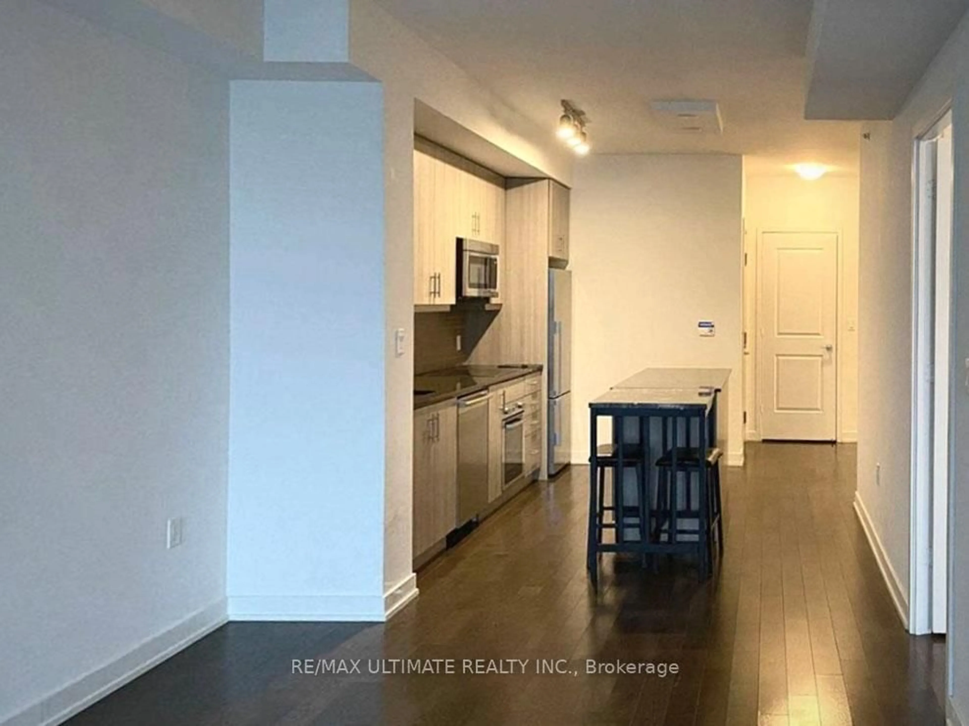 A pic of a room for 1 The Esplanade #3001, Toronto Ontario M5E 0A8