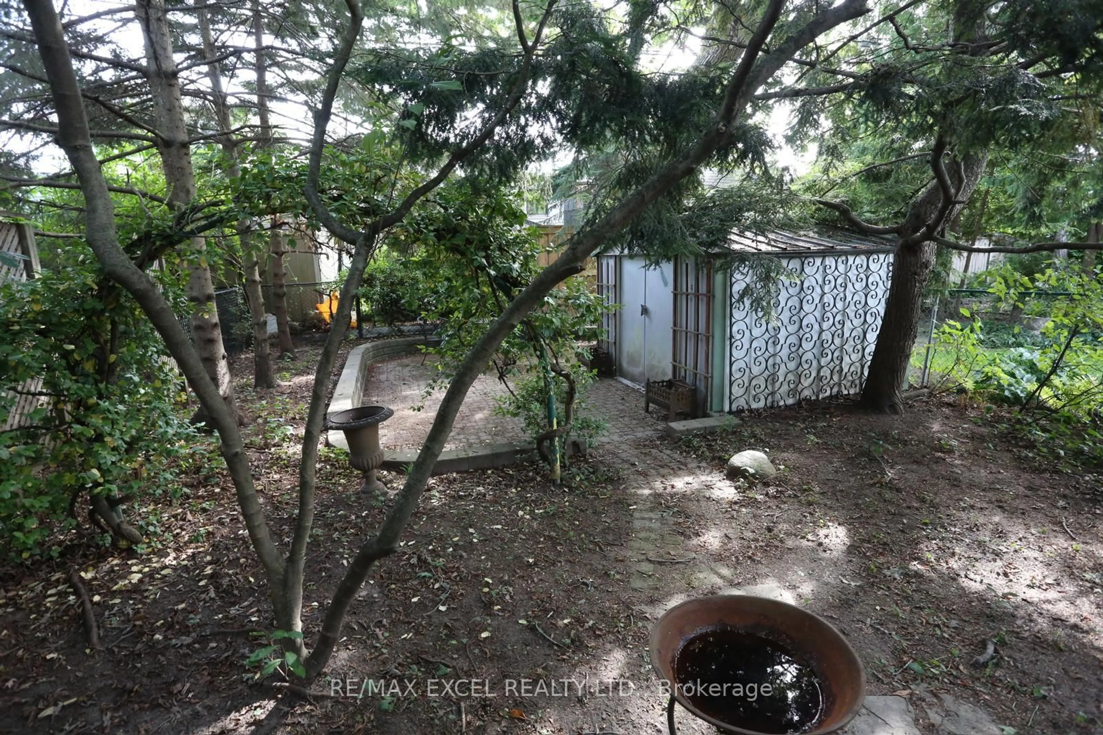 Shed for 577 Hillsdale Ave, Toronto Ontario M4S 1V1